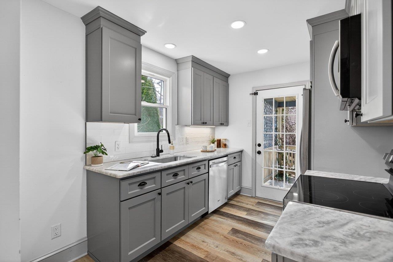 455 E ELIZABETH ST, HARRISONBURG, Virginia 22802, 2 Bedrooms Bedrooms, ,1 BathroomBathrooms,Residential,455 E ELIZABETH ST,674081 MLS # 674081