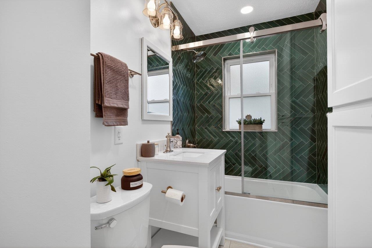 455 E ELIZABETH ST, HARRISONBURG, Virginia 22802, 2 Bedrooms Bedrooms, ,1 BathroomBathrooms,Residential,455 E ELIZABETH ST,674081 MLS # 674081