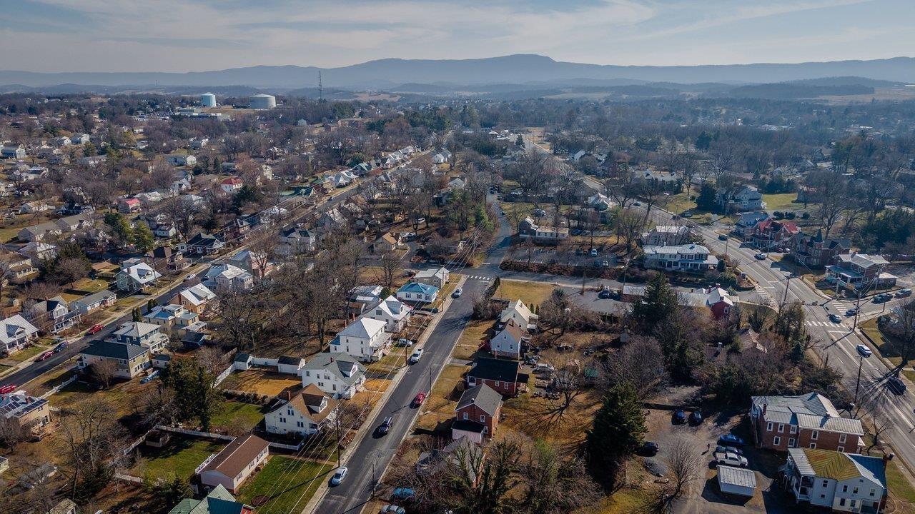 455 E ELIZABETH ST, HARRISONBURG, Virginia 22802, 2 Bedrooms Bedrooms, ,1 BathroomBathrooms,Residential,455 E ELIZABETH ST,674081 MLS # 674081