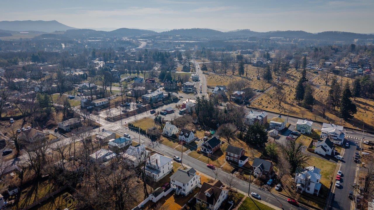 455 E ELIZABETH ST, HARRISONBURG, Virginia 22802, 2 Bedrooms Bedrooms, ,1 BathroomBathrooms,Residential,455 E ELIZABETH ST,674081 MLS # 674081