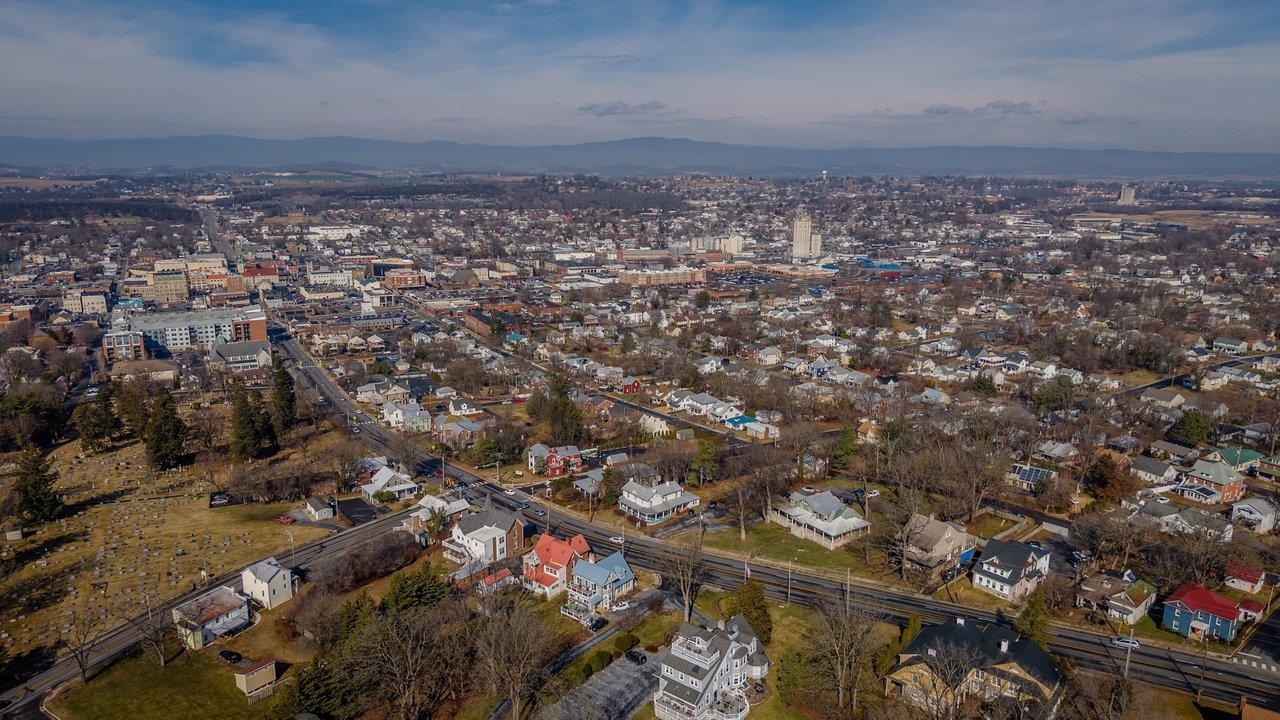 455 E ELIZABETH ST, HARRISONBURG, Virginia 22802, 2 Bedrooms Bedrooms, ,1 BathroomBathrooms,Residential,455 E ELIZABETH ST,674081 MLS # 674081