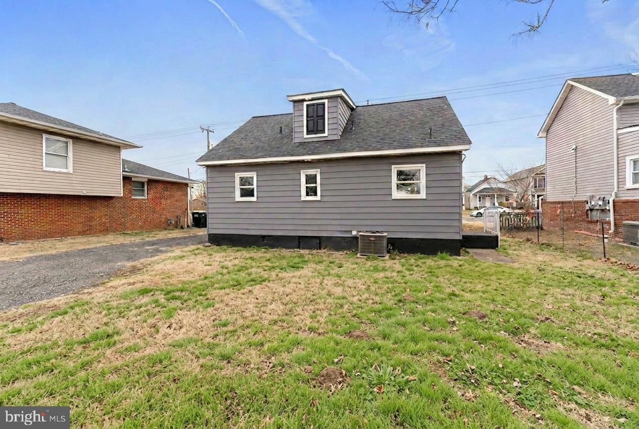 423 MCKINNEY ST, FREDERICKSBURG, Virginia 22401, 4 Bedrooms Bedrooms, ,2 BathroomsBathrooms,Residential,For sale,423 MCKINNEY ST,VAFB2009742 MLS # VAFB2009742