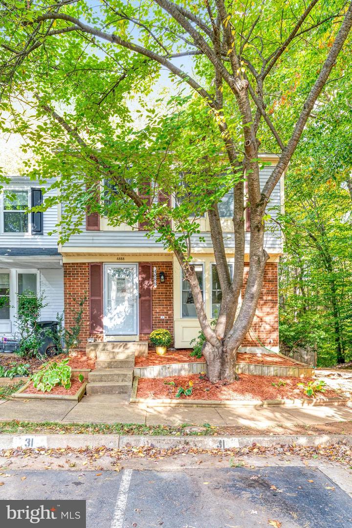 4888 SUGAR MAPLE LN, DUMFRIES, Virginia 22025, 3 Bedrooms Bedrooms, ,2 BathroomsBathrooms,Residential,For sale,4888 SUGAR MAPLE LN,VAPW2114174 MLS # VAPW2114174