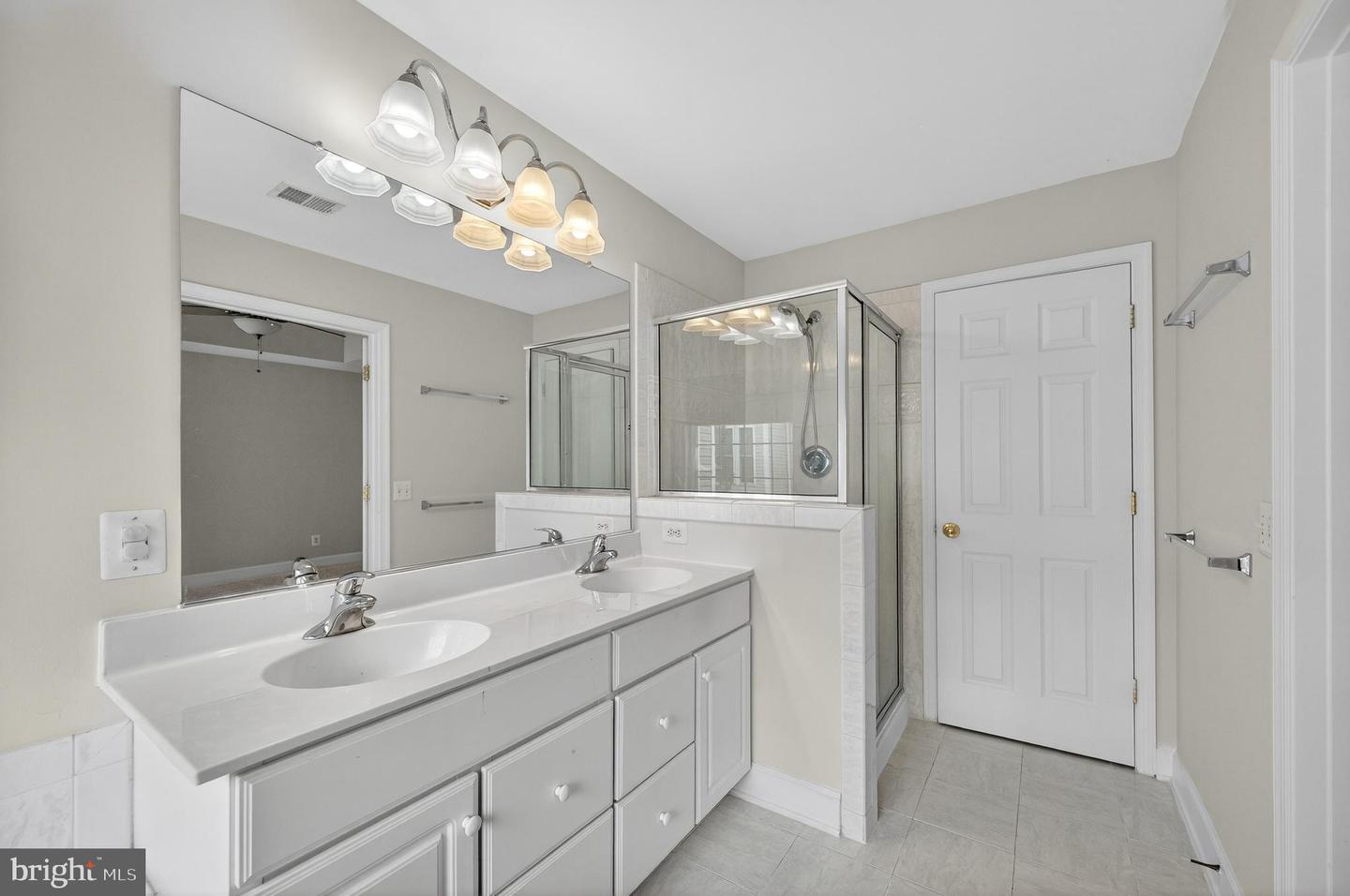 13717 MAPLE SUGAR LN, HERNDON, Virginia 20171, 4 Bedrooms Bedrooms, ,3 BathroomsBathrooms,Residential,For sale,13717 MAPLE SUGAR LN,VAFX2290826 MLS # VAFX2290826