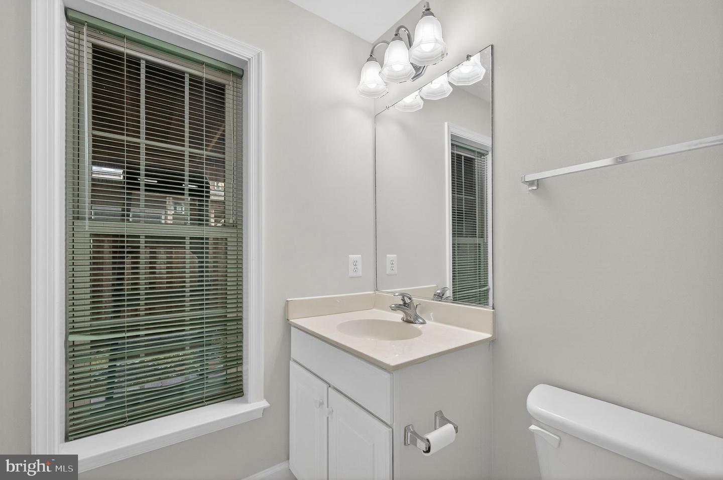 13717 MAPLE SUGAR LN, HERNDON, Virginia 20171, 4 Bedrooms Bedrooms, ,3 BathroomsBathrooms,Residential,For sale,13717 MAPLE SUGAR LN,VAFX2290826 MLS # VAFX2290826