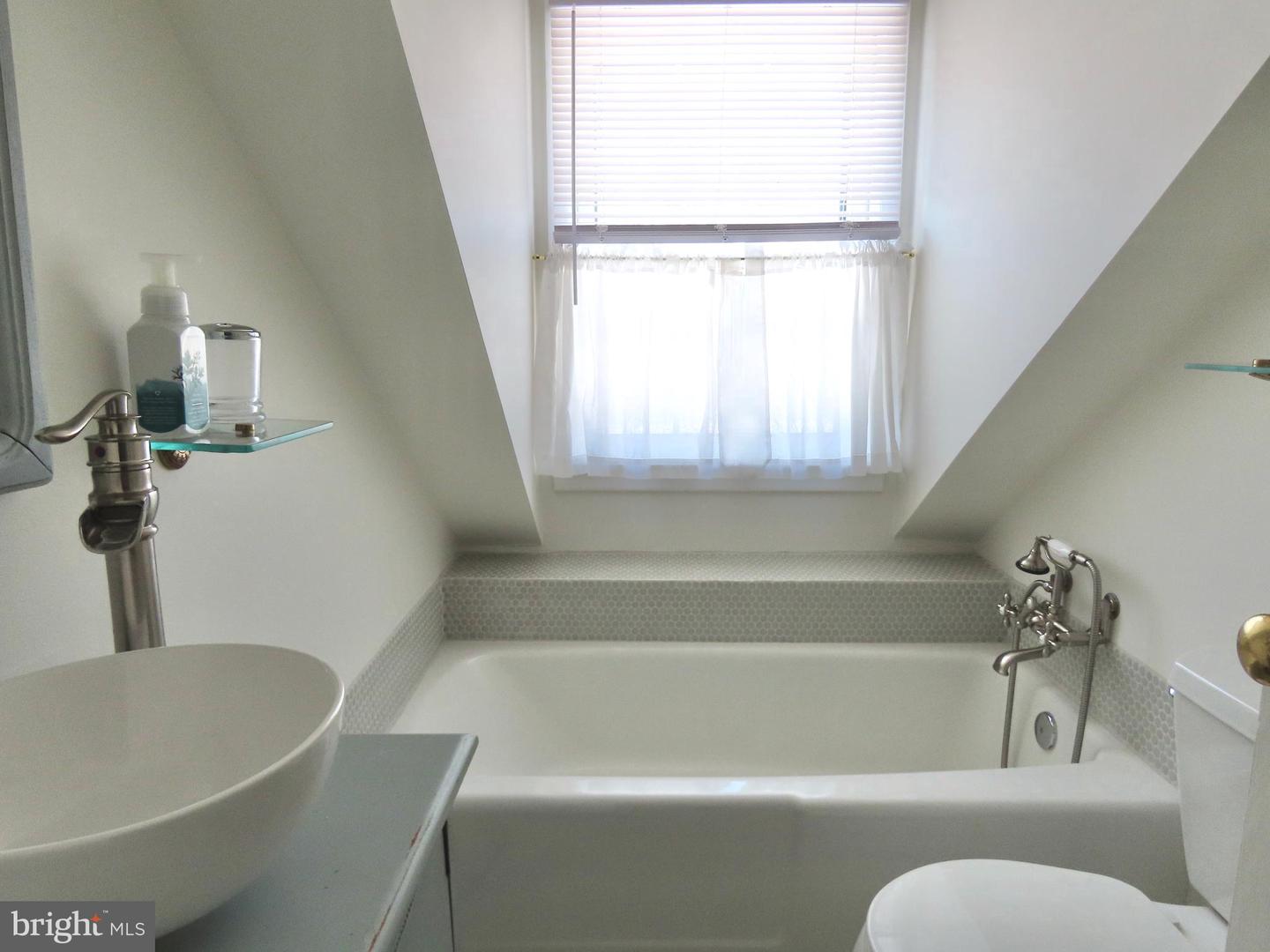 509 MAIN ST, WASHINGTON, Virginia 22747, 3 Bedrooms Bedrooms, 15 Rooms Rooms,4 BathroomsBathrooms,Residential,For sale,509 MAIN ST,VARP2002484 MLS # VARP2002484