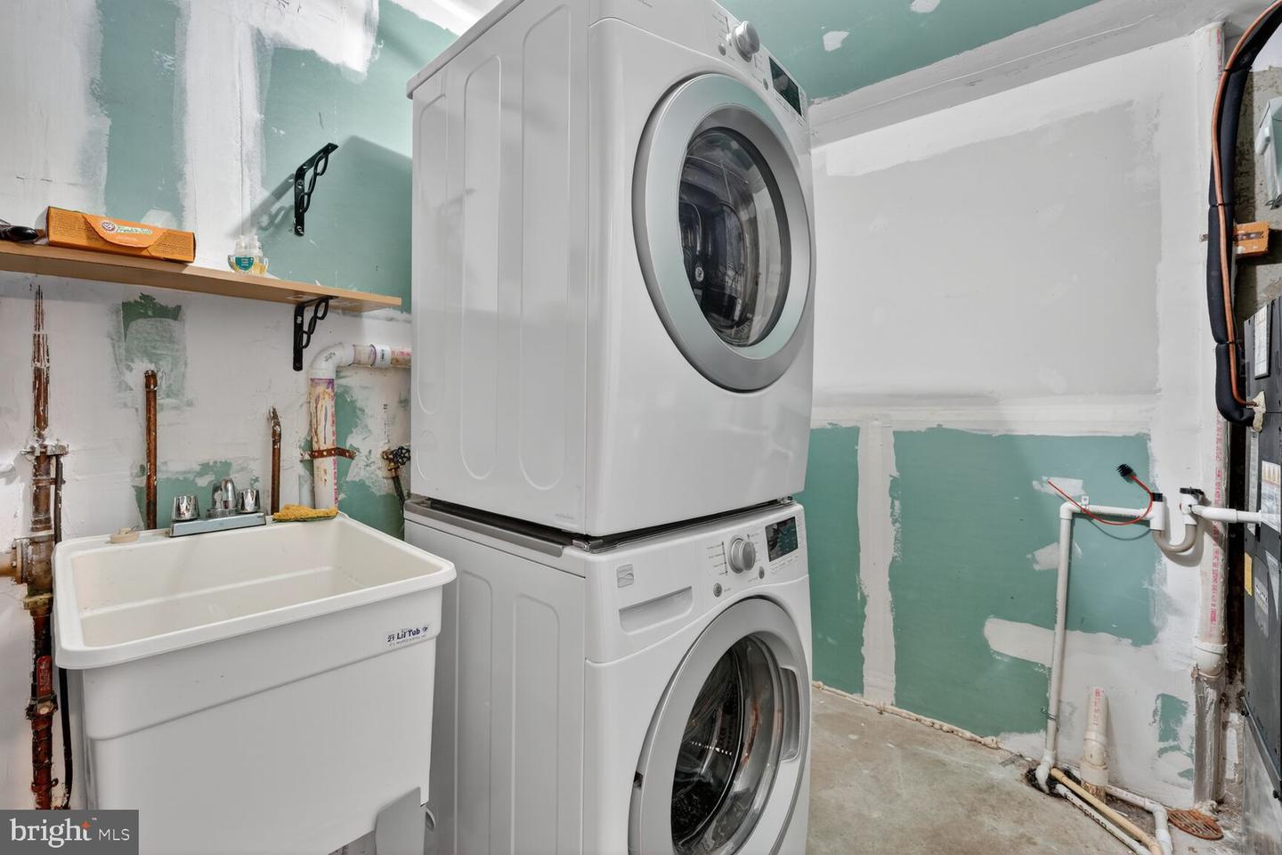 1604 10TH ST S, ARLINGTON, Virginia 22204, 3 Bedrooms Bedrooms, ,2 BathroomsBathrooms,Residential,For sale,1604 10TH ST S,VAAR2068924 MLS # VAAR2068924