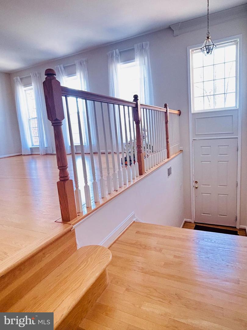 45798 MOUNTAIN PINE SQ, STERLING, Virginia 20166, 3 Bedrooms Bedrooms, ,3 BathroomsBathrooms,Residential,For sale,45798 MOUNTAIN PINE SQ,VALO2116876 MLS # VALO2116876