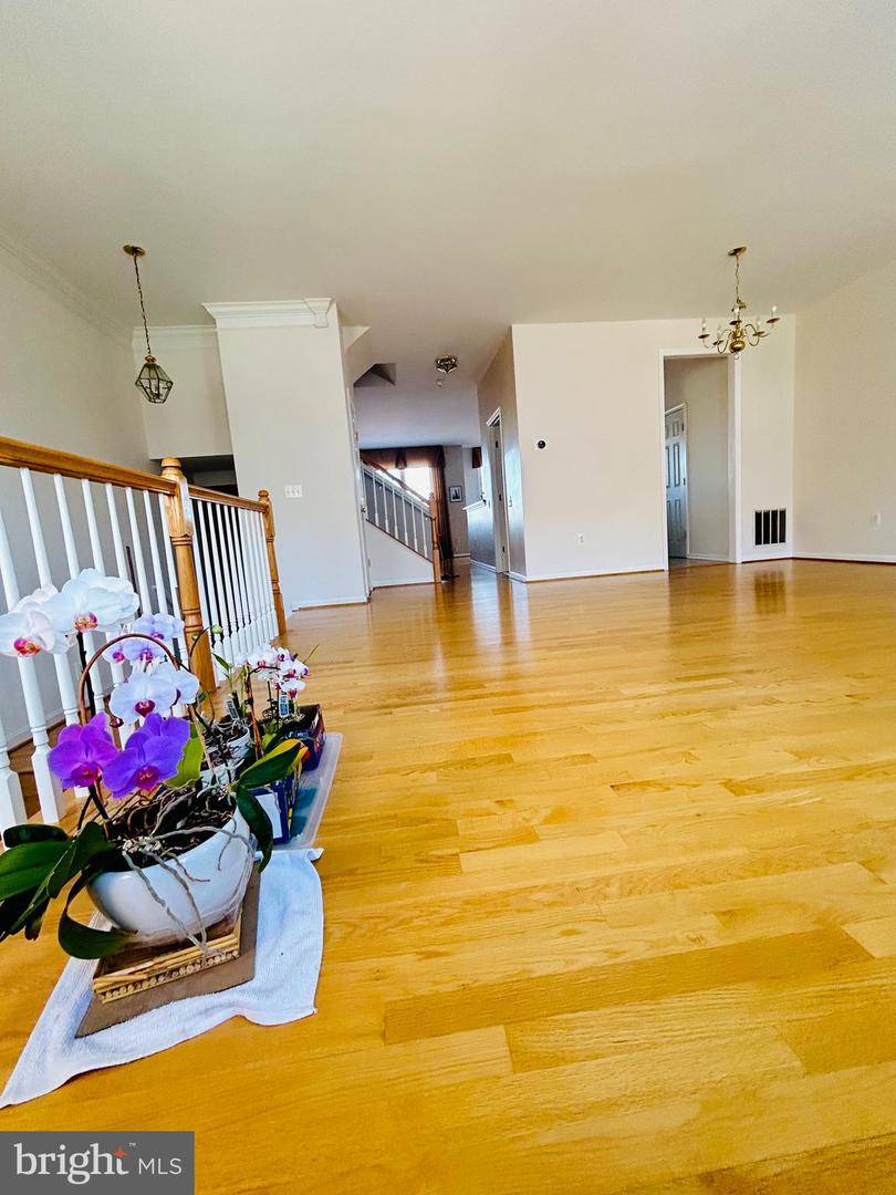 45798 MOUNTAIN PINE SQ, STERLING, Virginia 20166, 3 Bedrooms Bedrooms, ,3 BathroomsBathrooms,Residential,For sale,45798 MOUNTAIN PINE SQ,VALO2116876 MLS # VALO2116876