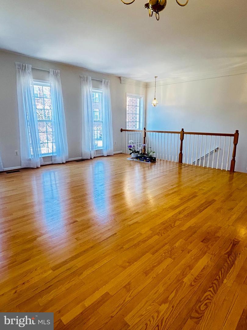 45798 MOUNTAIN PINE SQ, STERLING, Virginia 20166, 3 Bedrooms Bedrooms, ,3 BathroomsBathrooms,Residential,For sale,45798 MOUNTAIN PINE SQ,VALO2116876 MLS # VALO2116876