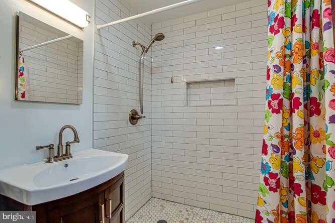 5004 LARNO DR, ALEXANDRIA, Virginia 22310, 4 Bedrooms Bedrooms, ,2 BathroomsBathrooms,Residential,For sale,5004 LARNO DR,VAFX2293466 MLS # VAFX2293466 5004 LARNO DR, ALEXANDRIA, Virginia 22310, 4 Bedrooms Bedrooms, ,2 BathroomsBathrooms,Residential,For sale,5004 LARNO DR,VAFX2293466 MLS # VAFX2293466