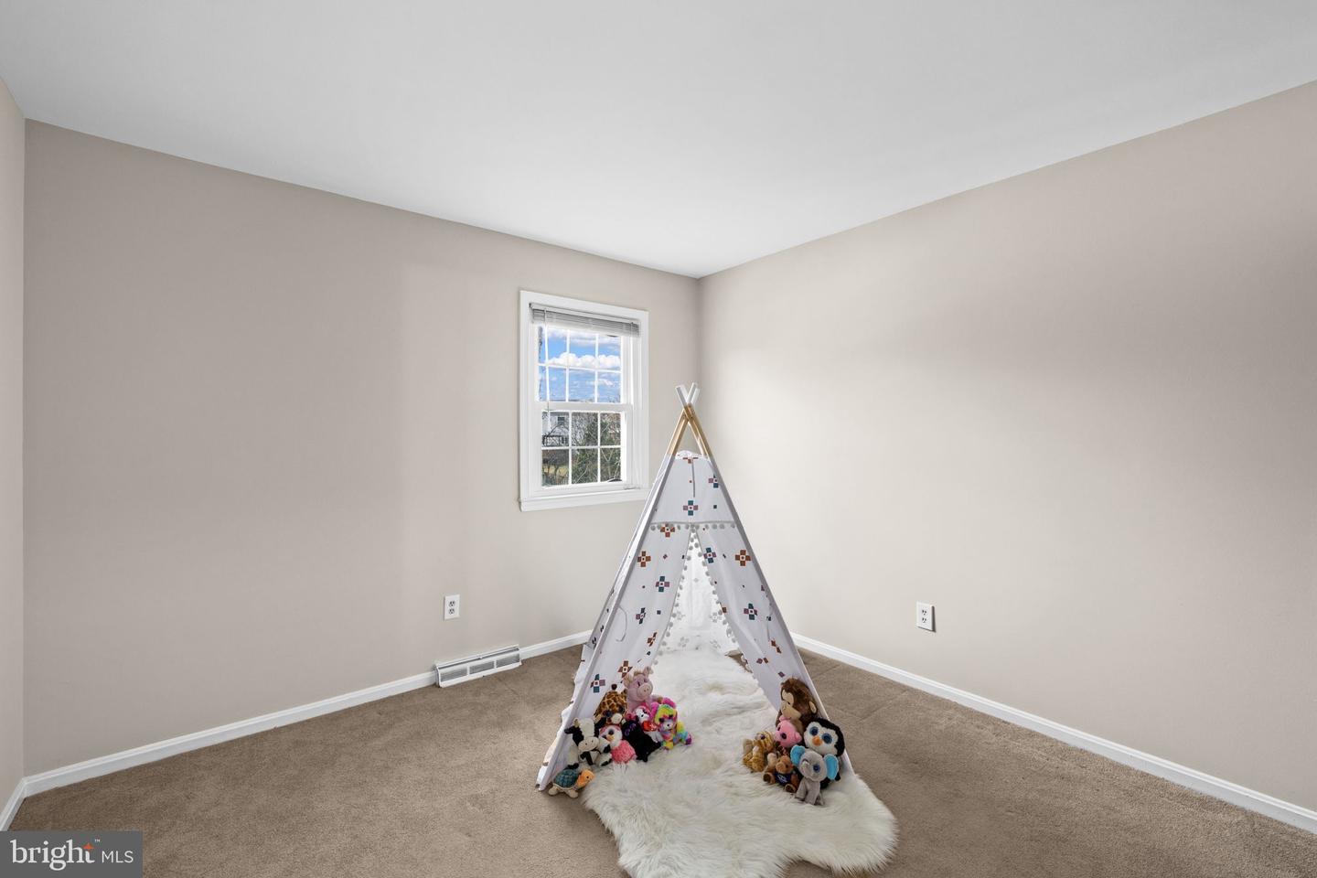 9847 ALAN CT, MANASSAS, Virginia 20109, 4 Bedrooms Bedrooms, ,2 BathroomsBathrooms,Residential,For sale,9847 ALAN CT,VAPW2113688 MLS # VAPW2113688