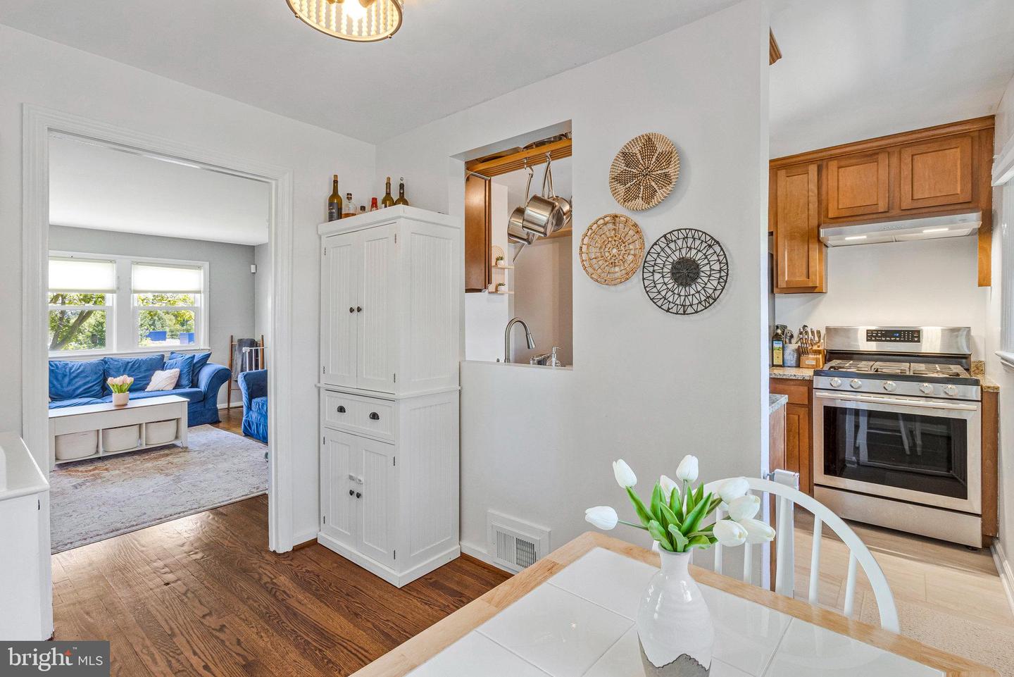 6928 UNIVERSITY DR, ALEXANDRIA, Virginia 22307, 2 Bedrooms Bedrooms, 9 Rooms Rooms,2 BathroomsBathrooms,Residential,For sale,6928 UNIVERSITY DR,VAFX2294074 MLS # VAFX2294074