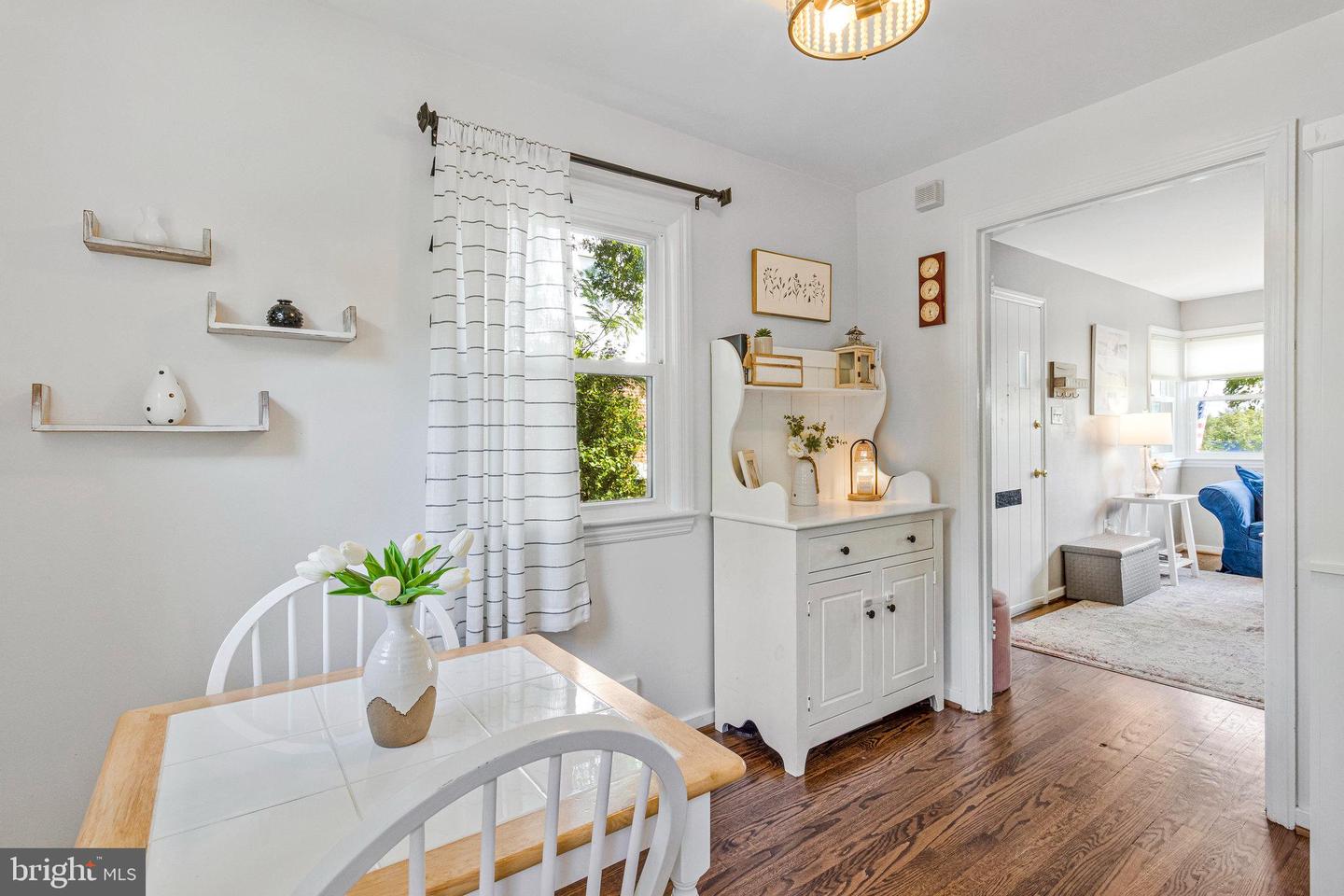 6928 UNIVERSITY DR, ALEXANDRIA, Virginia 22307, 2 Bedrooms Bedrooms, 9 Rooms Rooms,2 BathroomsBathrooms,Residential,For sale,6928 UNIVERSITY DR,VAFX2294074 MLS # VAFX2294074