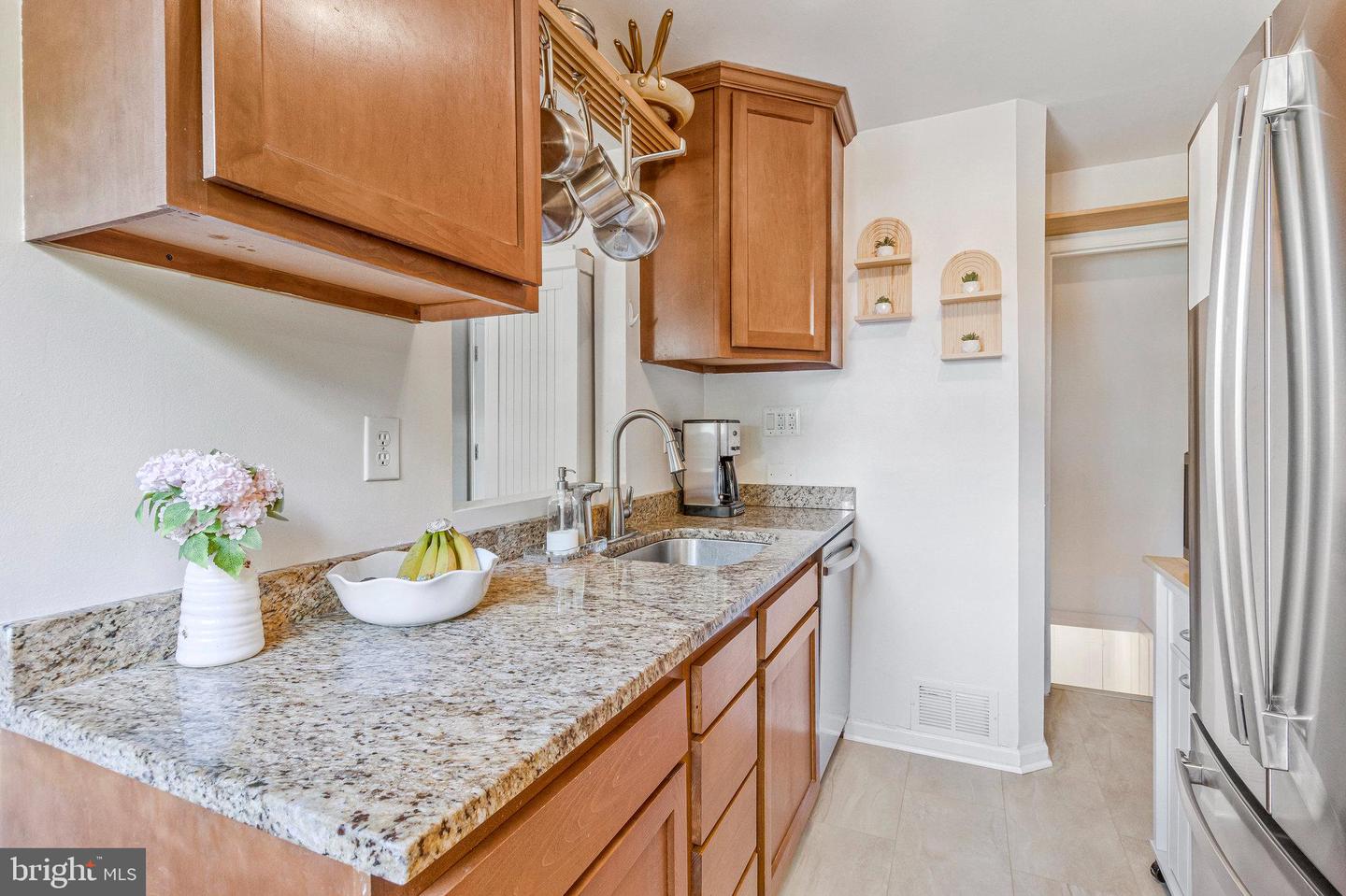 6928 UNIVERSITY DR, ALEXANDRIA, Virginia 22307, 2 Bedrooms Bedrooms, 9 Rooms Rooms,2 BathroomsBathrooms,Residential,For sale,6928 UNIVERSITY DR,VAFX2294074 MLS # VAFX2294074