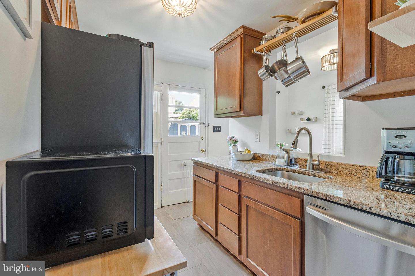 6928 UNIVERSITY DR, ALEXANDRIA, Virginia 22307, 2 Bedrooms Bedrooms, 9 Rooms Rooms,2 BathroomsBathrooms,Residential,For sale,6928 UNIVERSITY DR,VAFX2294074 MLS # VAFX2294074