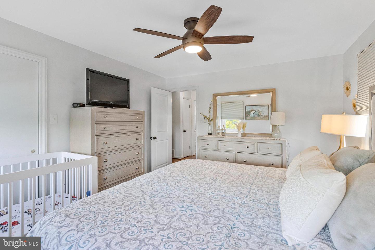 6928 UNIVERSITY DR, ALEXANDRIA, Virginia 22307, 2 Bedrooms Bedrooms, 9 Rooms Rooms,2 BathroomsBathrooms,Residential,For sale,6928 UNIVERSITY DR,VAFX2294074 MLS # VAFX2294074