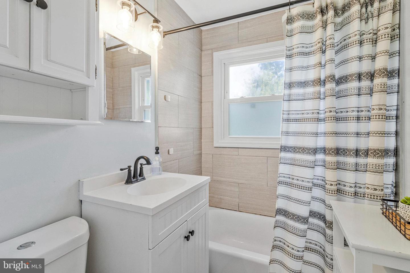 6928 UNIVERSITY DR, ALEXANDRIA, Virginia 22307, 2 Bedrooms Bedrooms, 9 Rooms Rooms,2 BathroomsBathrooms,Residential,For sale,6928 UNIVERSITY DR,VAFX2294074 MLS # VAFX2294074