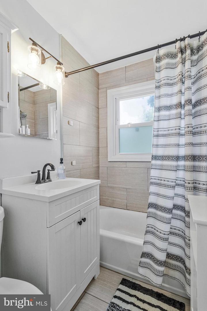 6928 UNIVERSITY DR, ALEXANDRIA, Virginia 22307, 2 Bedrooms Bedrooms, 9 Rooms Rooms,2 BathroomsBathrooms,Residential,For sale,6928 UNIVERSITY DR,VAFX2294074 MLS # VAFX2294074