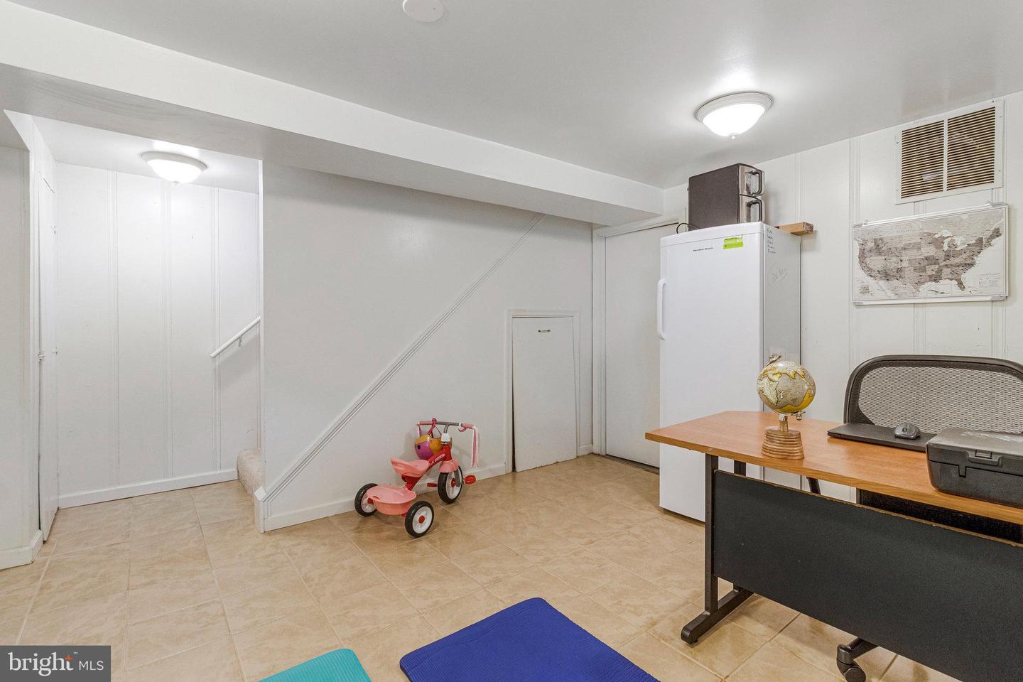 6928 UNIVERSITY DR, ALEXANDRIA, Virginia 22307, 2 Bedrooms Bedrooms, 9 Rooms Rooms,2 BathroomsBathrooms,Residential,For sale,6928 UNIVERSITY DR,VAFX2294074 MLS # VAFX2294074