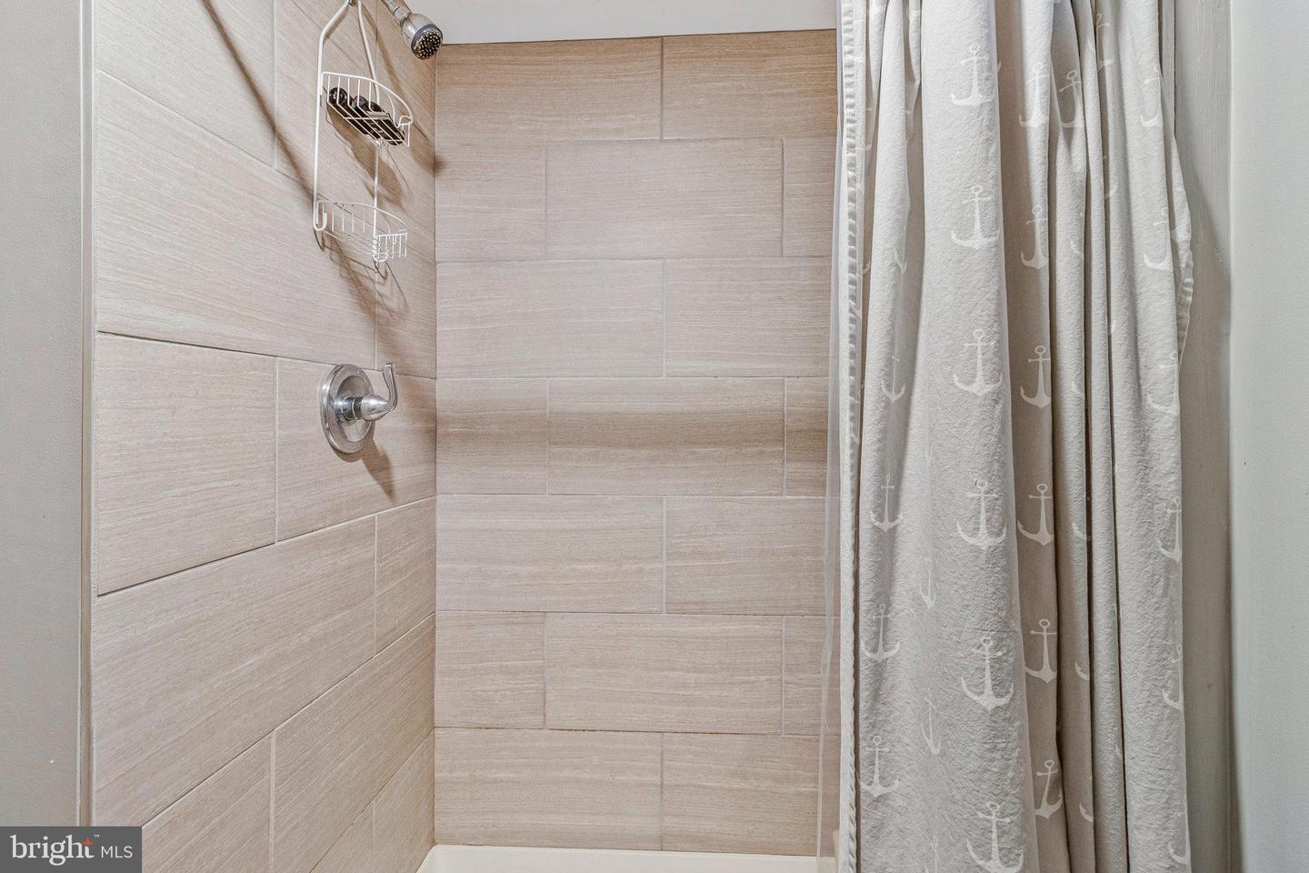 6928 UNIVERSITY DR, ALEXANDRIA, Virginia 22307, 2 Bedrooms Bedrooms, 9 Rooms Rooms,2 BathroomsBathrooms,Residential,For sale,6928 UNIVERSITY DR,VAFX2294074 MLS # VAFX2294074