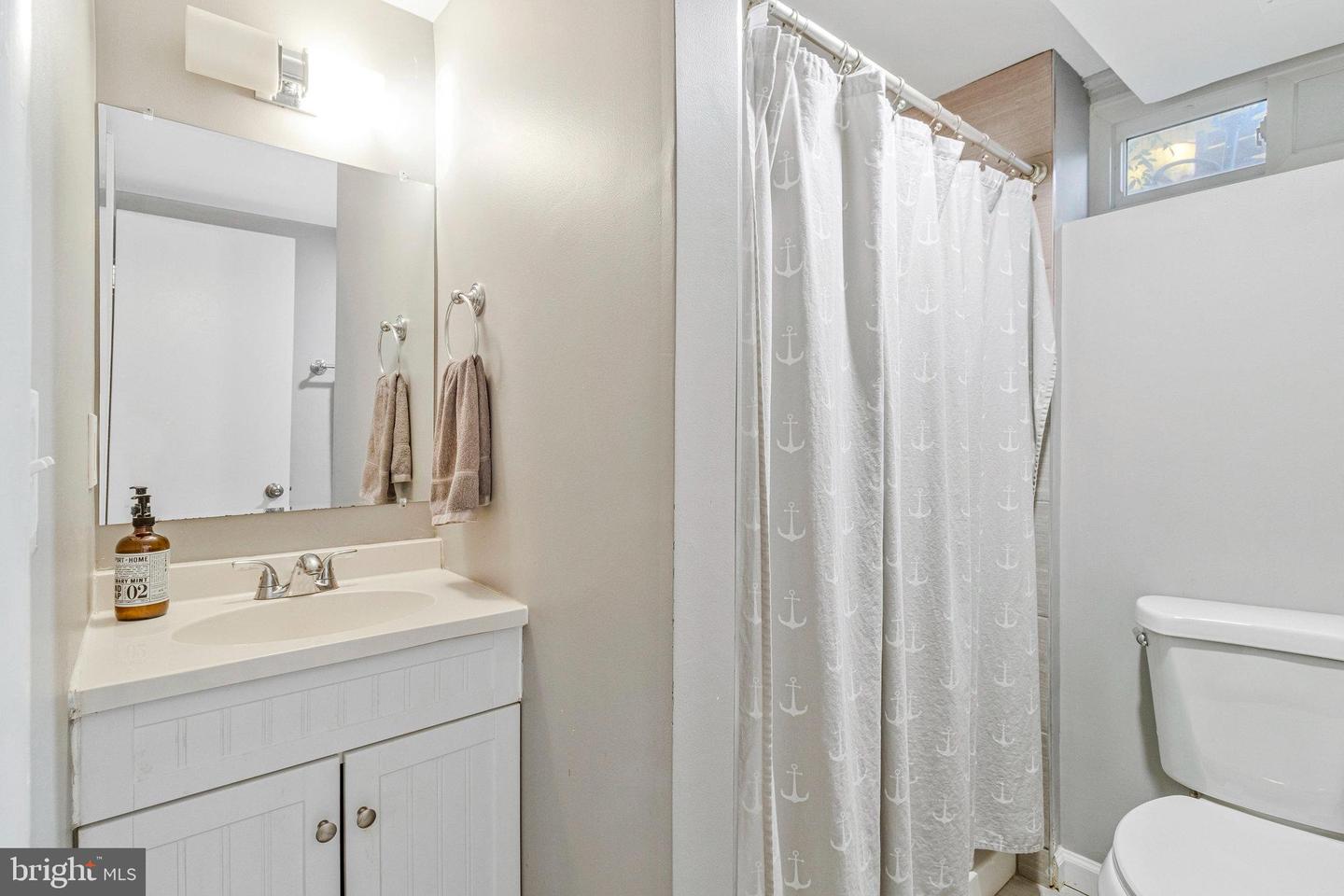 6928 UNIVERSITY DR, ALEXANDRIA, Virginia 22307, 2 Bedrooms Bedrooms, 9 Rooms Rooms,2 BathroomsBathrooms,Residential,For sale,6928 UNIVERSITY DR,VAFX2294074 MLS # VAFX2294074