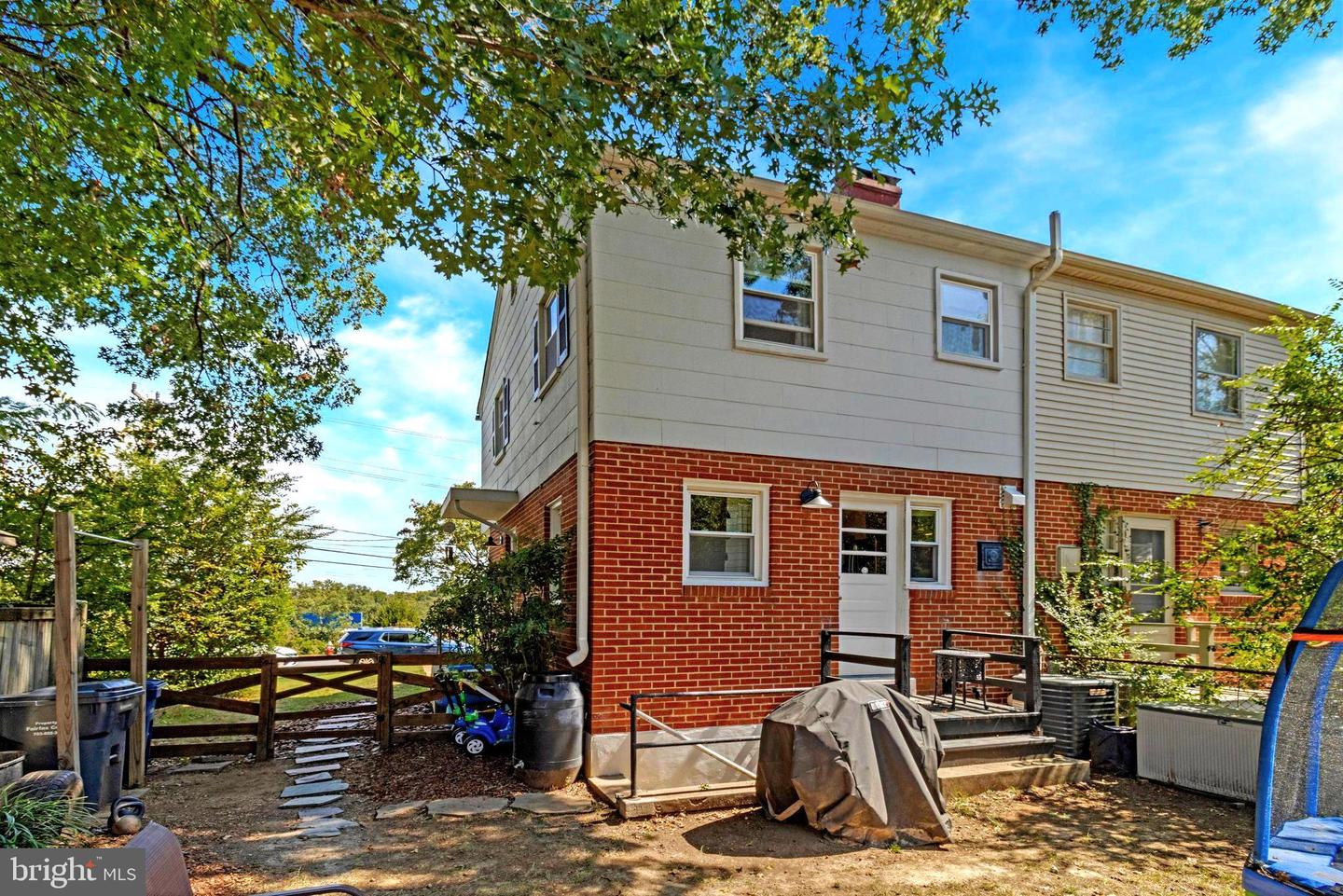 6928 UNIVERSITY DR, ALEXANDRIA, Virginia 22307, 2 Bedrooms Bedrooms, 9 Rooms Rooms,2 BathroomsBathrooms,Residential,For sale,6928 UNIVERSITY DR,VAFX2294074 MLS # VAFX2294074