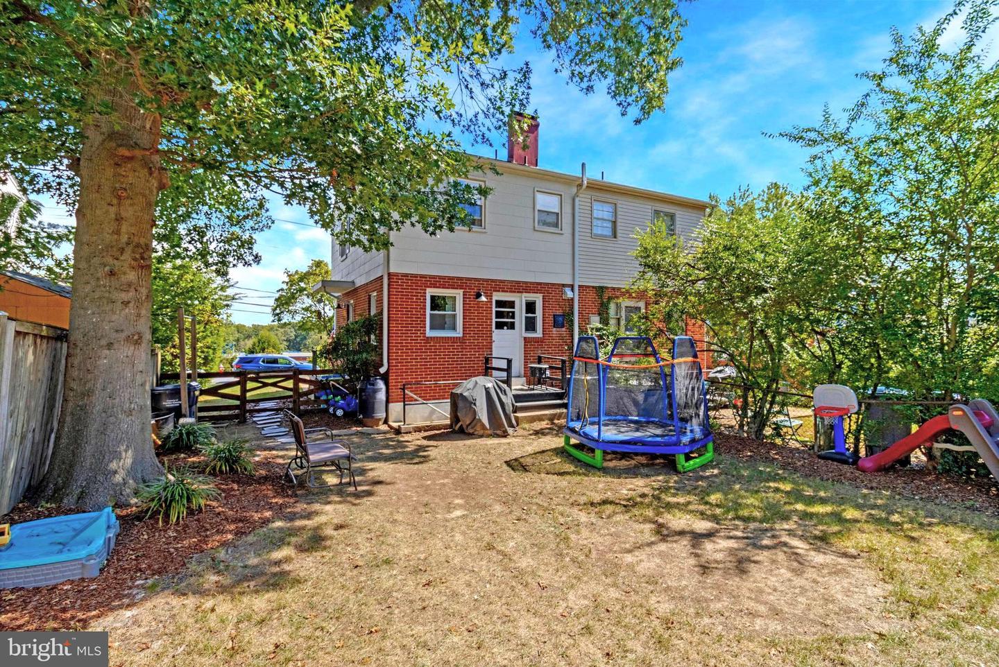 6928 UNIVERSITY DR, ALEXANDRIA, Virginia 22307, 2 Bedrooms Bedrooms, 9 Rooms Rooms,2 BathroomsBathrooms,Residential,For sale,6928 UNIVERSITY DR,VAFX2294074 MLS # VAFX2294074