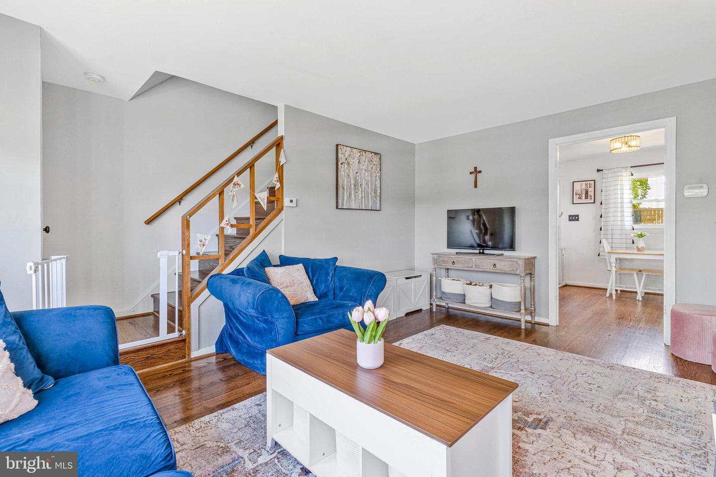 6928 UNIVERSITY DR, ALEXANDRIA, Virginia 22307, 2 Bedrooms Bedrooms, 9 Rooms Rooms,2 BathroomsBathrooms,Residential,For sale,6928 UNIVERSITY DR,VAFX2294074 MLS # VAFX2294074