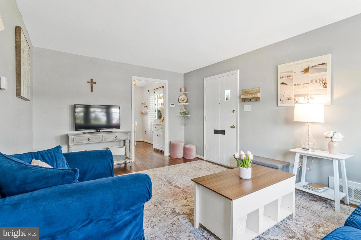 6928 UNIVERSITY DR, ALEXANDRIA, Virginia 22307, 2 Bedrooms Bedrooms, 9 Rooms Rooms,2 BathroomsBathrooms,Residential,For sale,6928 UNIVERSITY DR,VAFX2294074 MLS # VAFX2294074