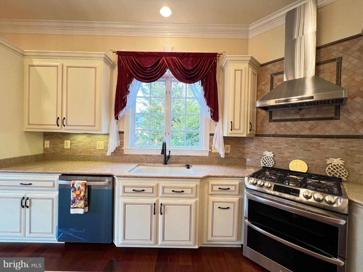 11207 VALOR BRIDGE DR, SPOTSYLVANIA, Virginia 22551, 5 Bedrooms Bedrooms, ,4 BathroomsBathrooms,Residential,For sale,11207 VALOR BRIDGE DR,VASP2039802 MLS # VASP2039802