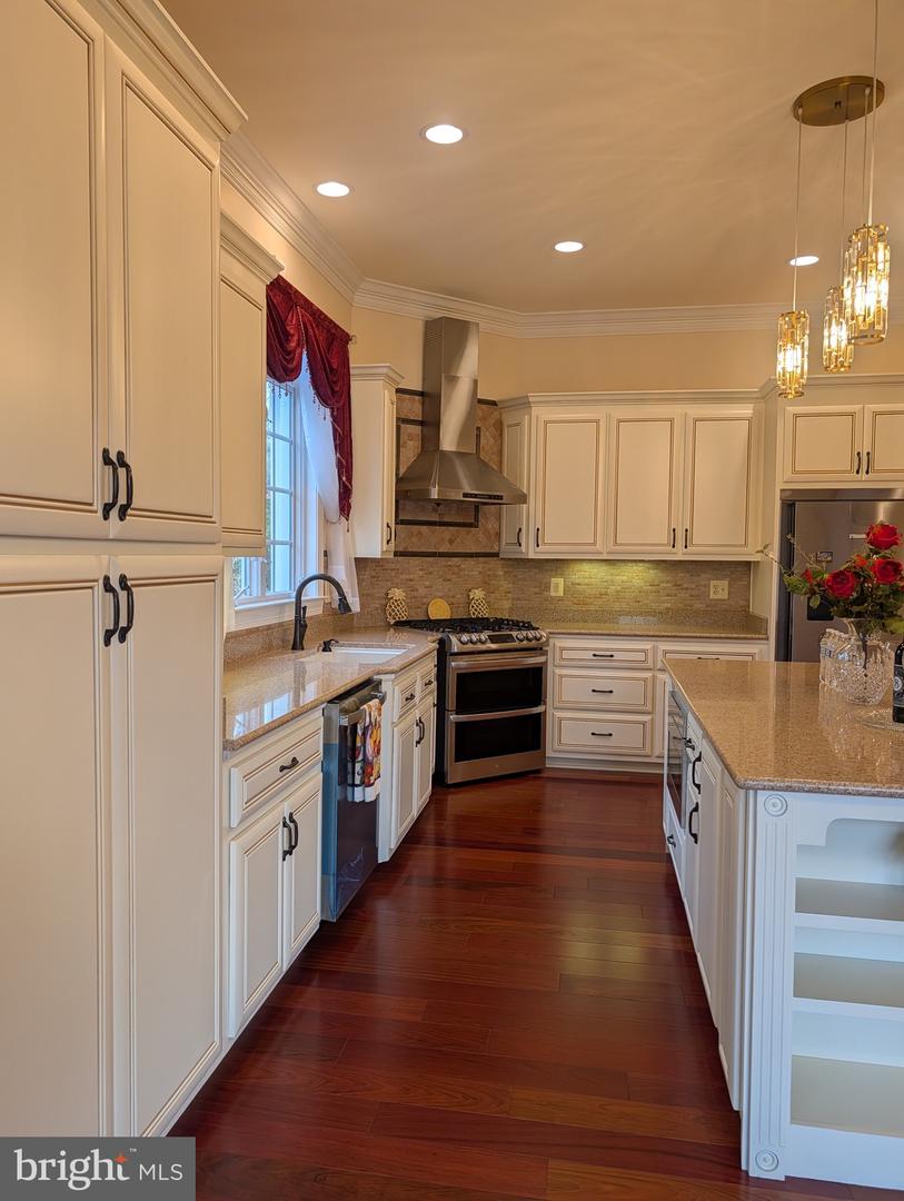 11207 VALOR BRIDGE DR, SPOTSYLVANIA, Virginia 22551, 5 Bedrooms Bedrooms, ,4 BathroomsBathrooms,Residential,For sale,11207 VALOR BRIDGE DR,VASP2039802 MLS # VASP2039802