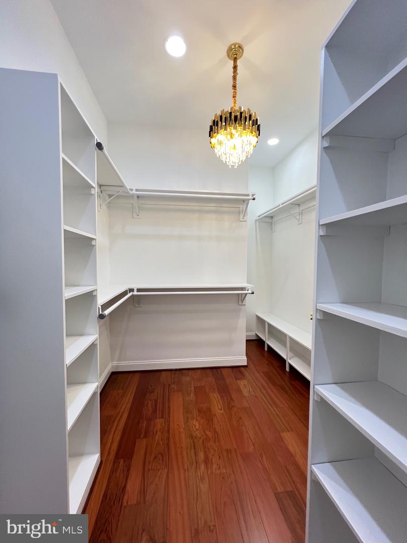 11207 VALOR BRIDGE DR, SPOTSYLVANIA, Virginia 22551, 5 Bedrooms Bedrooms, ,4 BathroomsBathrooms,Residential,For sale,11207 VALOR BRIDGE DR,VASP2039802 MLS # VASP2039802