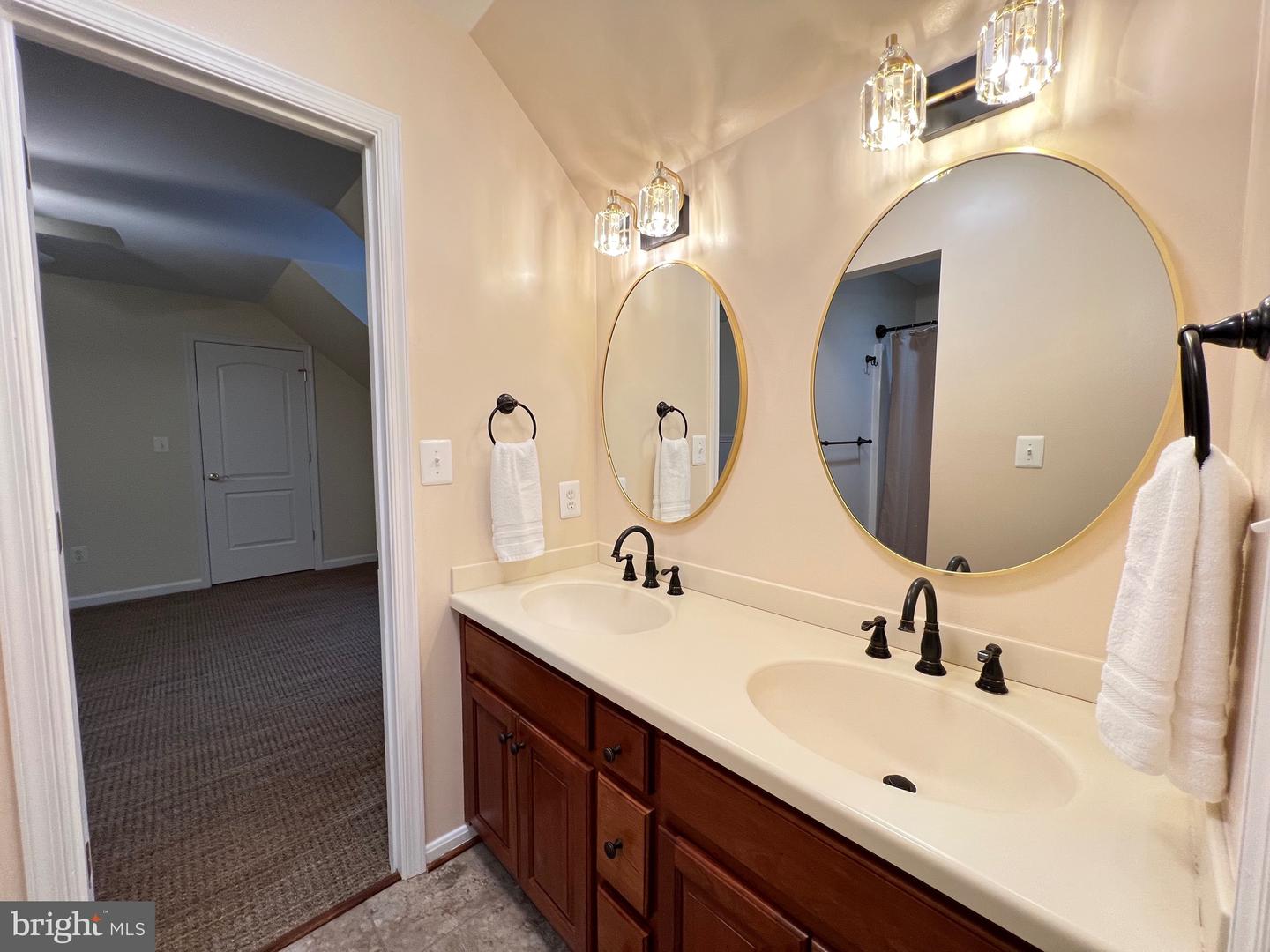 11207 VALOR BRIDGE DR, SPOTSYLVANIA, Virginia 22551, 5 Bedrooms Bedrooms, ,4 BathroomsBathrooms,Residential,For sale,11207 VALOR BRIDGE DR,VASP2039802 MLS # VASP2039802