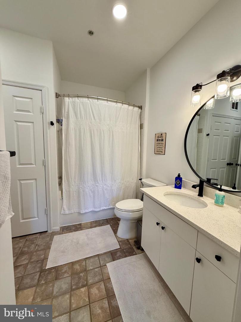 3021 NICOSH CIR #1406, FALLS CHURCH, Virginia 22042, 1 Bedroom Bedrooms, 3 Rooms Rooms,1 BathroomBathrooms,Residential,For sale,3021 NICOSH CIR #1406,VAFX2294806 MLS # VAFX2294806