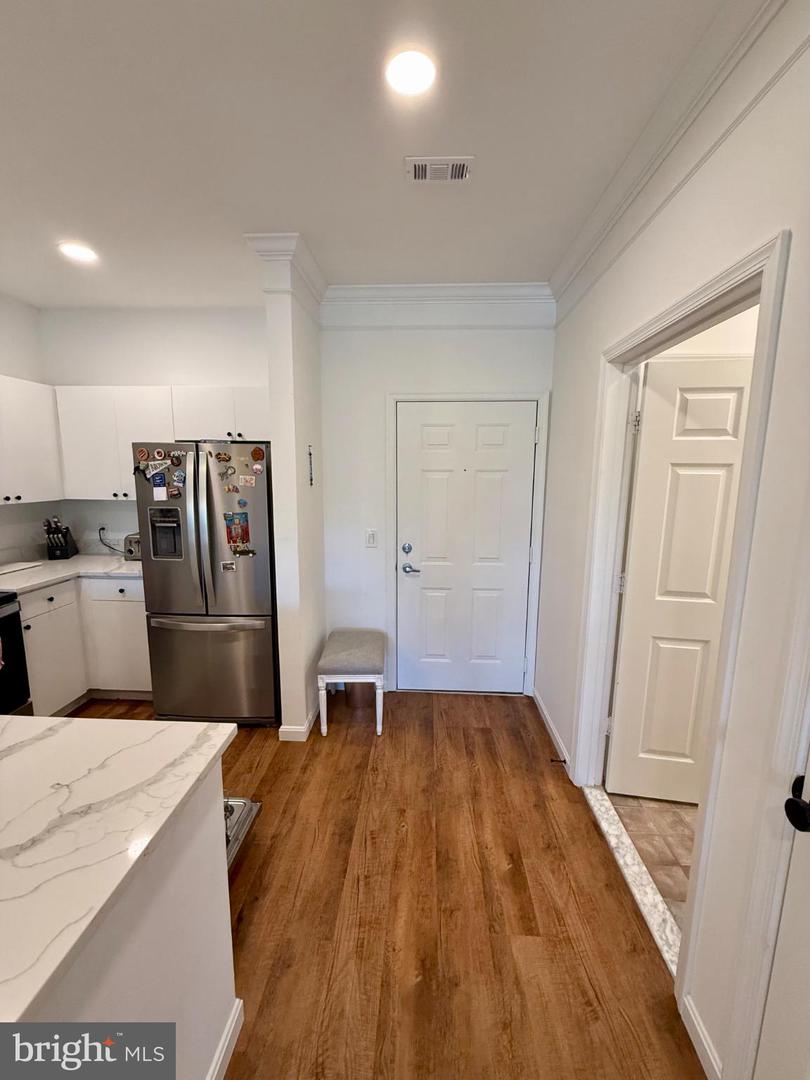 3021 NICOSH CIR #1406, FALLS CHURCH, Virginia 22042, 1 Bedroom Bedrooms, 3 Rooms Rooms,1 BathroomBathrooms,Residential,For sale,3021 NICOSH CIR #1406,VAFX2294806 MLS # VAFX2294806