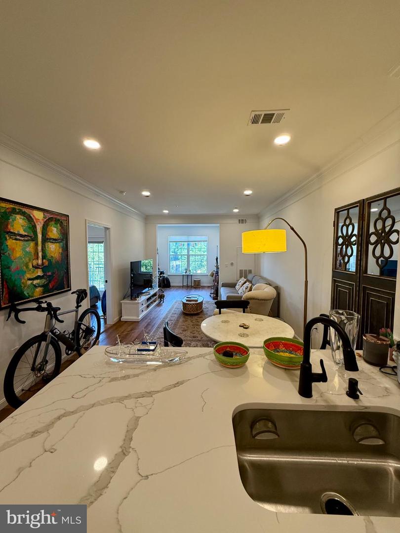 3021 NICOSH CIR #1406, FALLS CHURCH, Virginia 22042, 1 Bedroom Bedrooms, 3 Rooms Rooms,1 BathroomBathrooms,Residential,For sale,3021 NICOSH CIR #1406,VAFX2294806 MLS # VAFX2294806