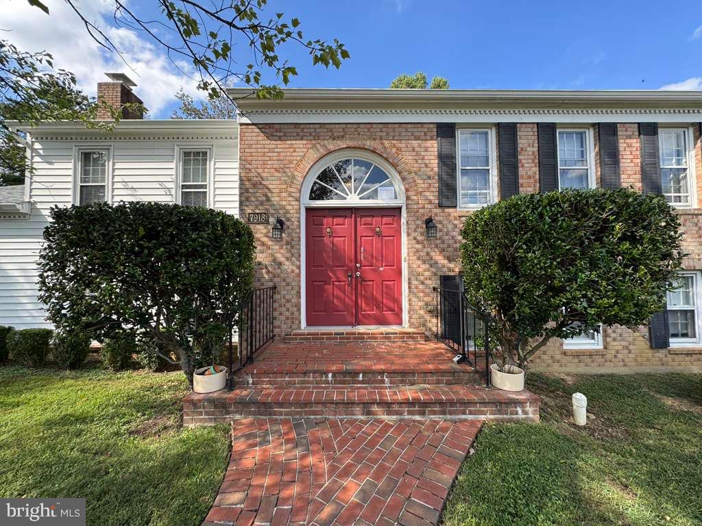 7918 EDINBURGH DR, SPRINGFIELD, Virginia 22153, 5 Bedrooms Bedrooms, ,3 BathroomsBathrooms,Residential,For sale,7918 EDINBURGH DR,VAFX2294886 MLS # VAFX2294886