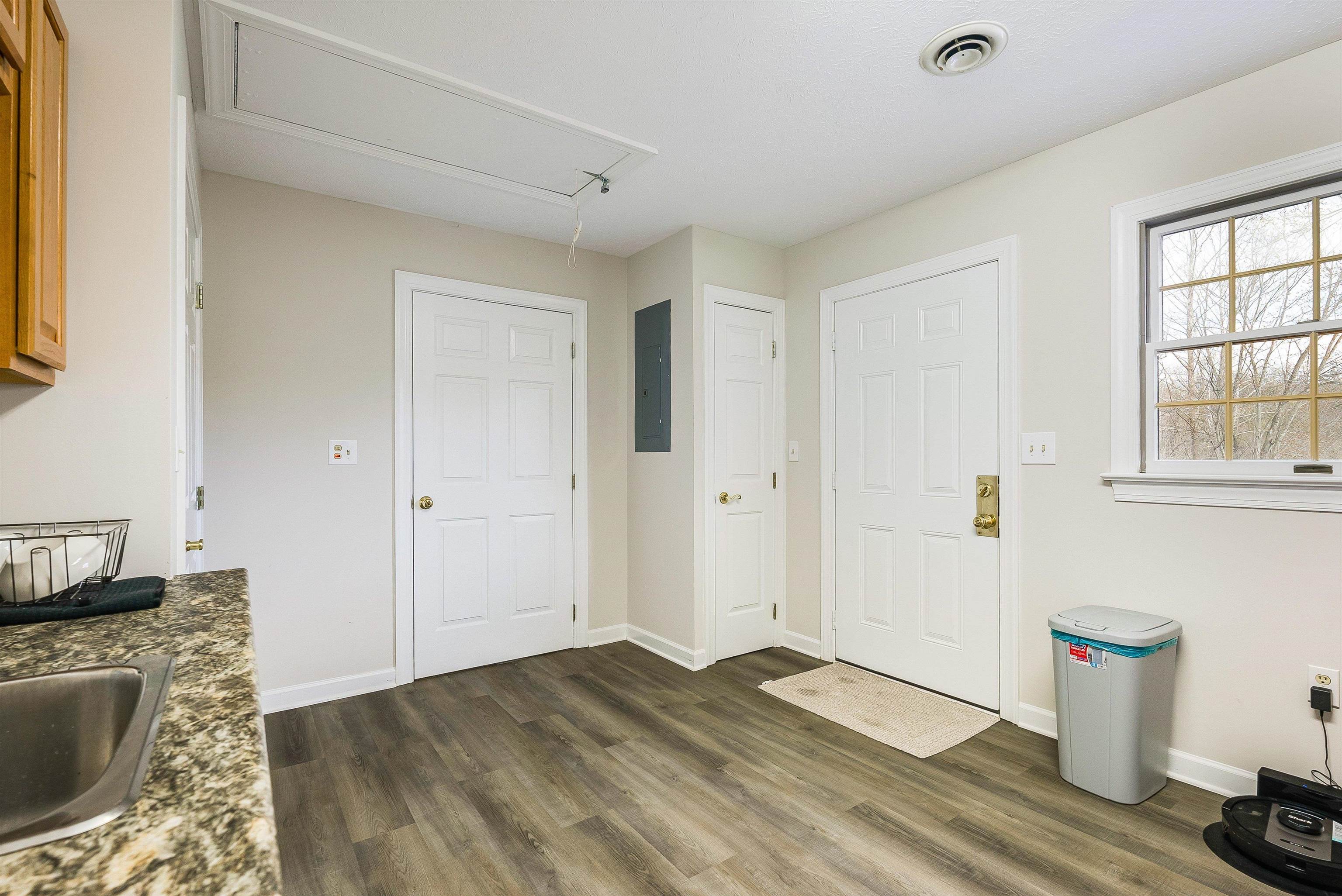 727 LEE HWY, VERONA, Virginia 24482, ,Commercial,727 LEE HWY,674099 MLS # 674099