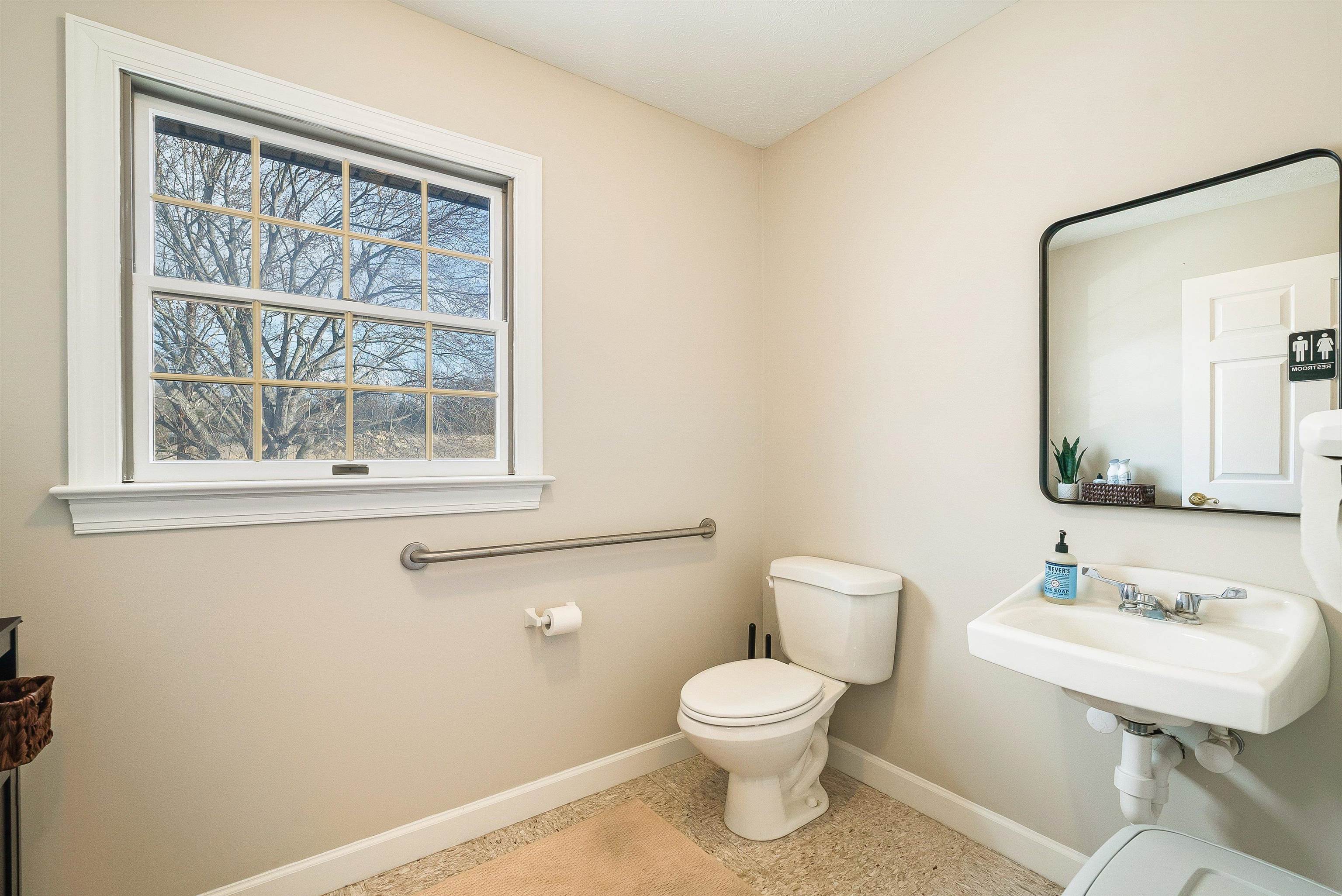 727 LEE HWY, VERONA, Virginia 24482, ,Commercial,727 LEE HWY,674099 MLS # 674099