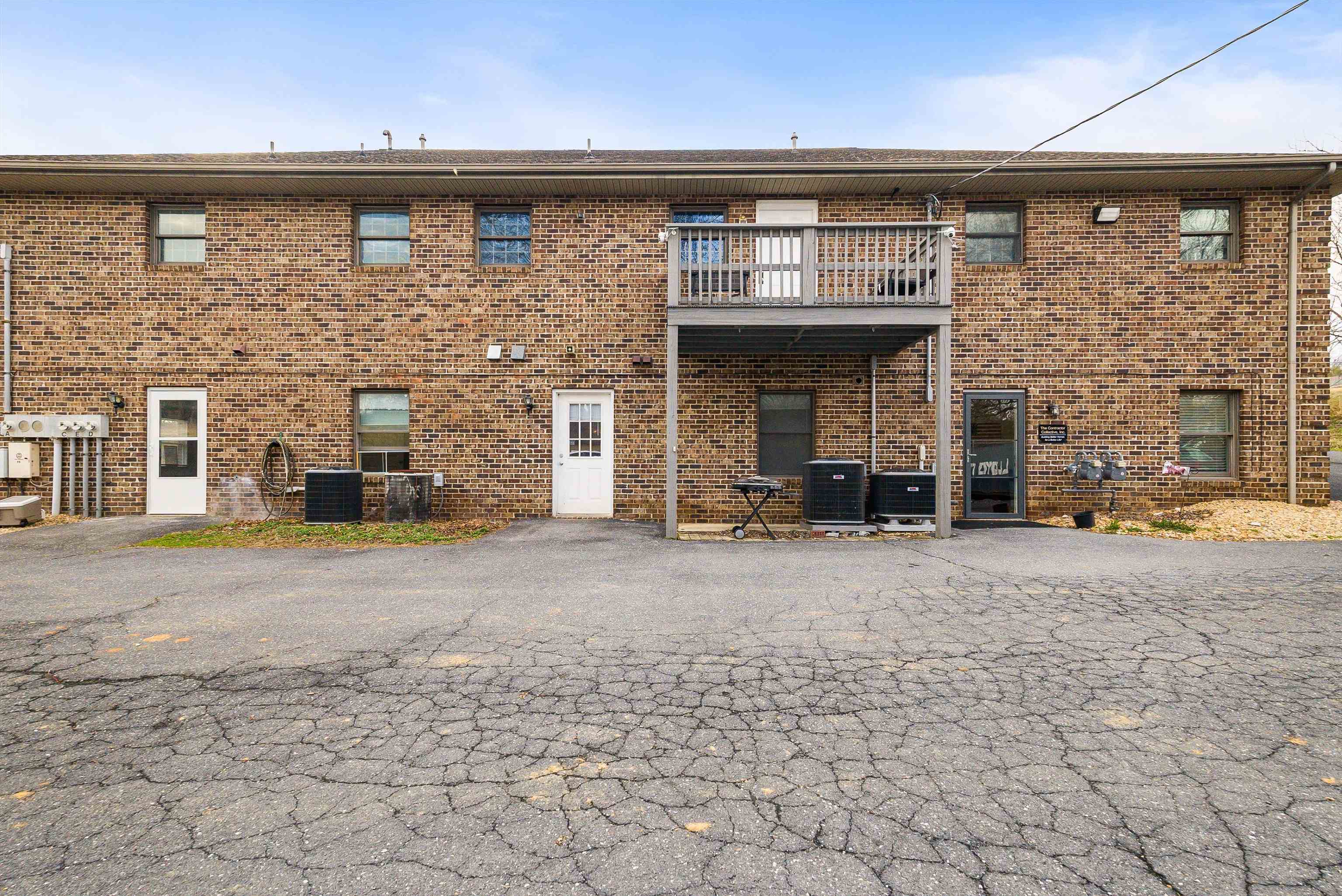 727 LEE HWY, VERONA, Virginia 24482, ,Commercial,727 LEE HWY,674099 MLS # 674099