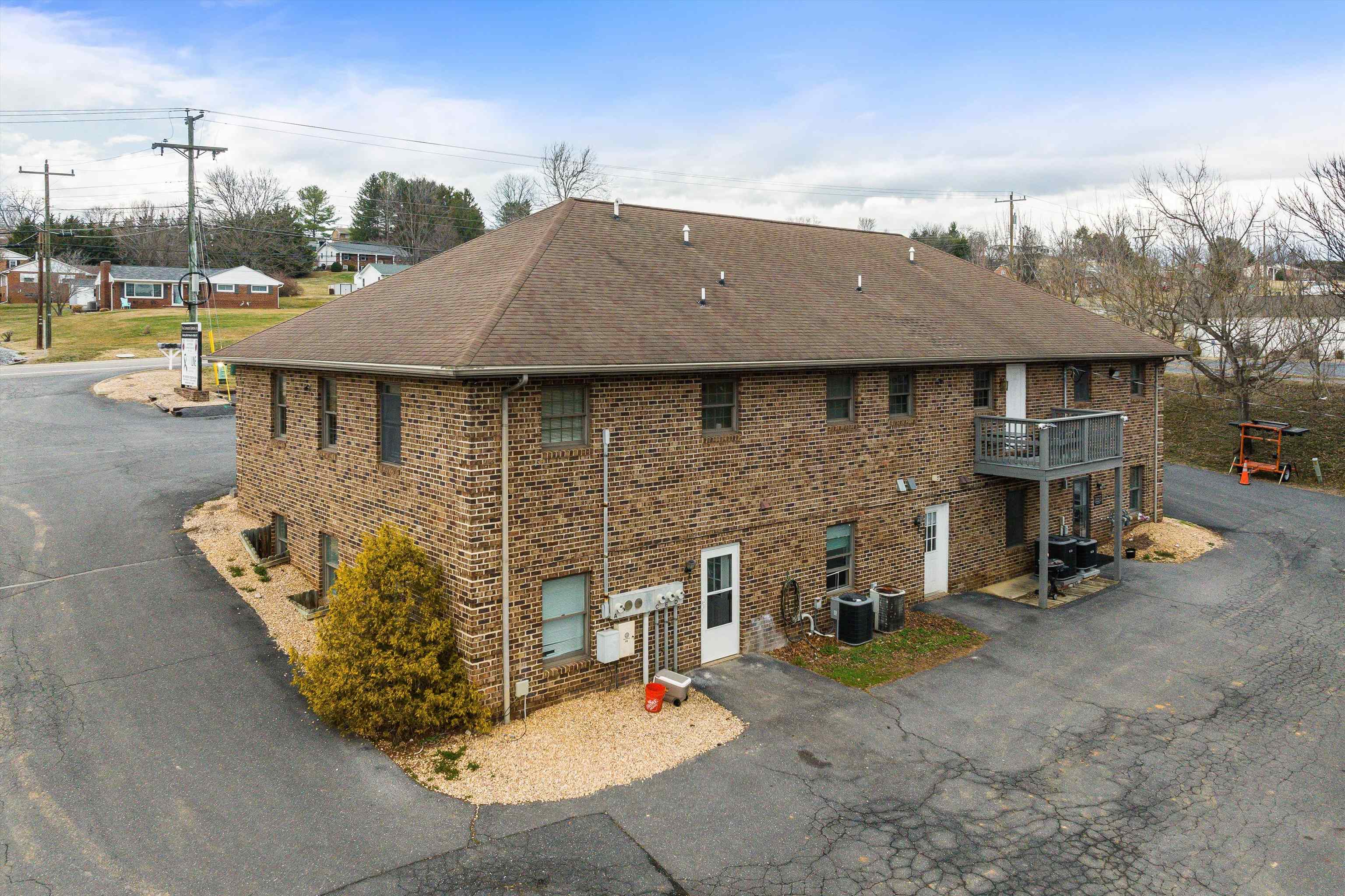 727 LEE HWY, VERONA, Virginia 24482, ,Commercial,727 LEE HWY,674099 MLS # 674099