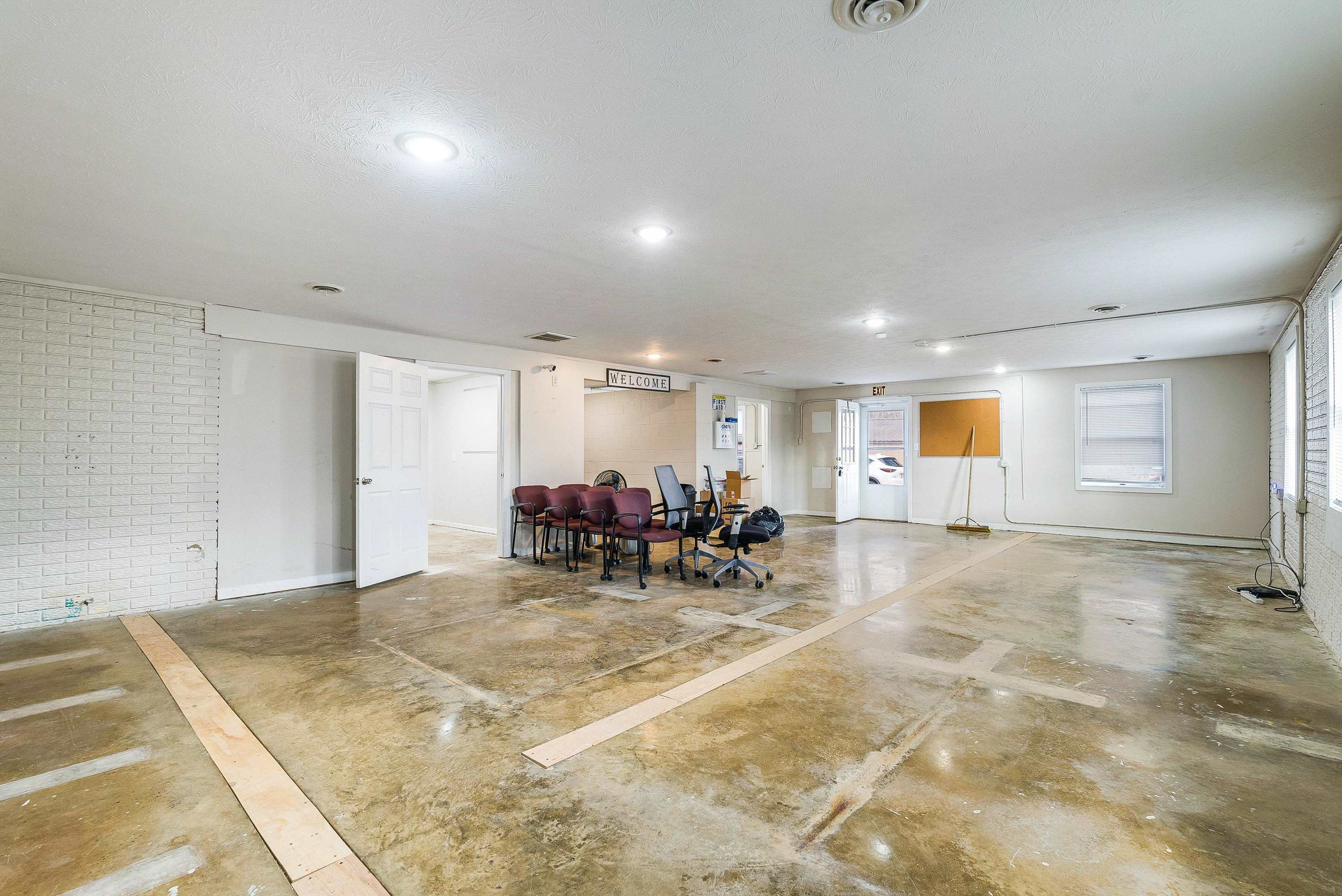 727 LEE HWY, VERONA, Virginia 24482, ,Commercial,727 LEE HWY,674099 MLS # 674099