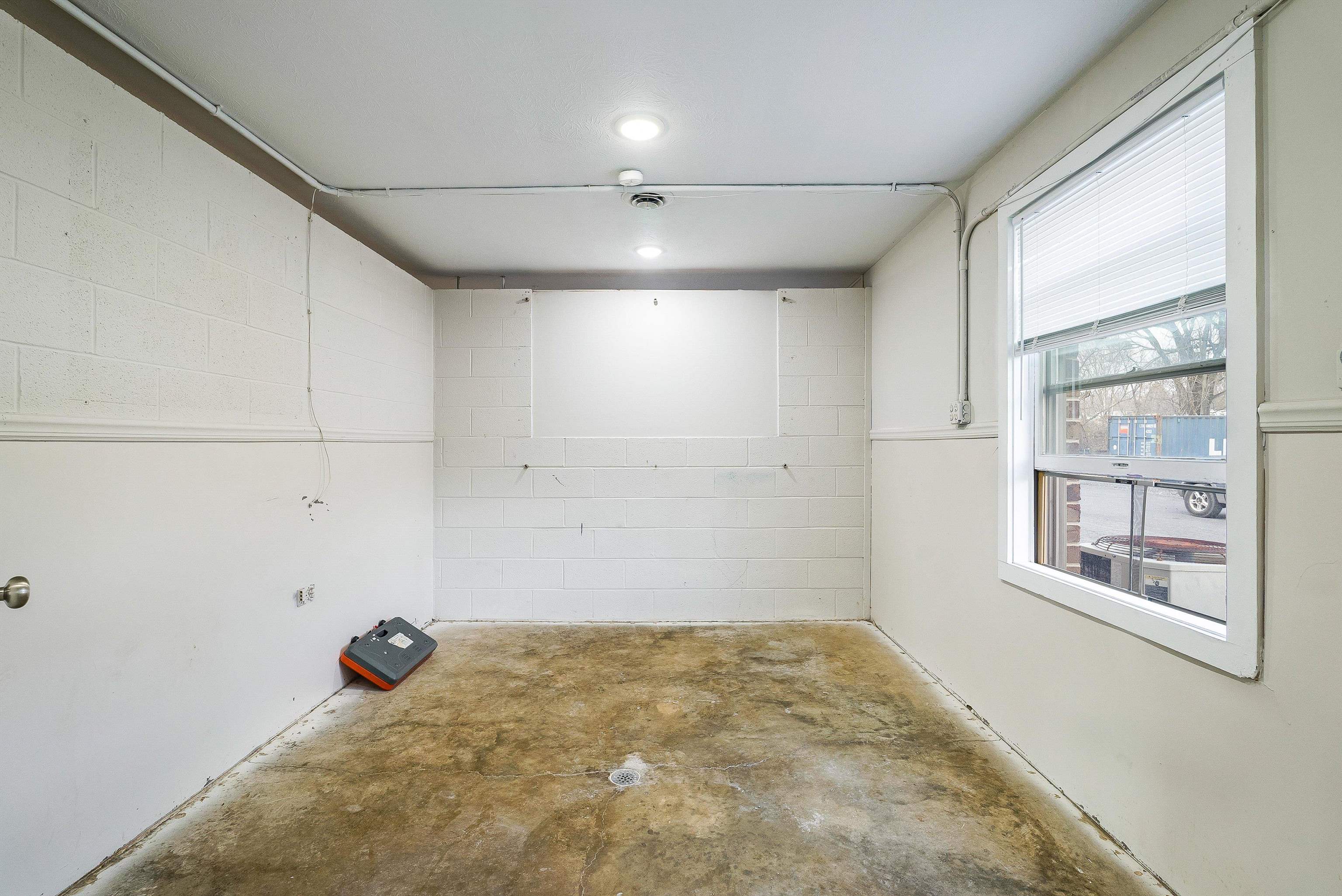 727 LEE HWY, VERONA, Virginia 24482, ,Commercial,727 LEE HWY,674099 MLS # 674099