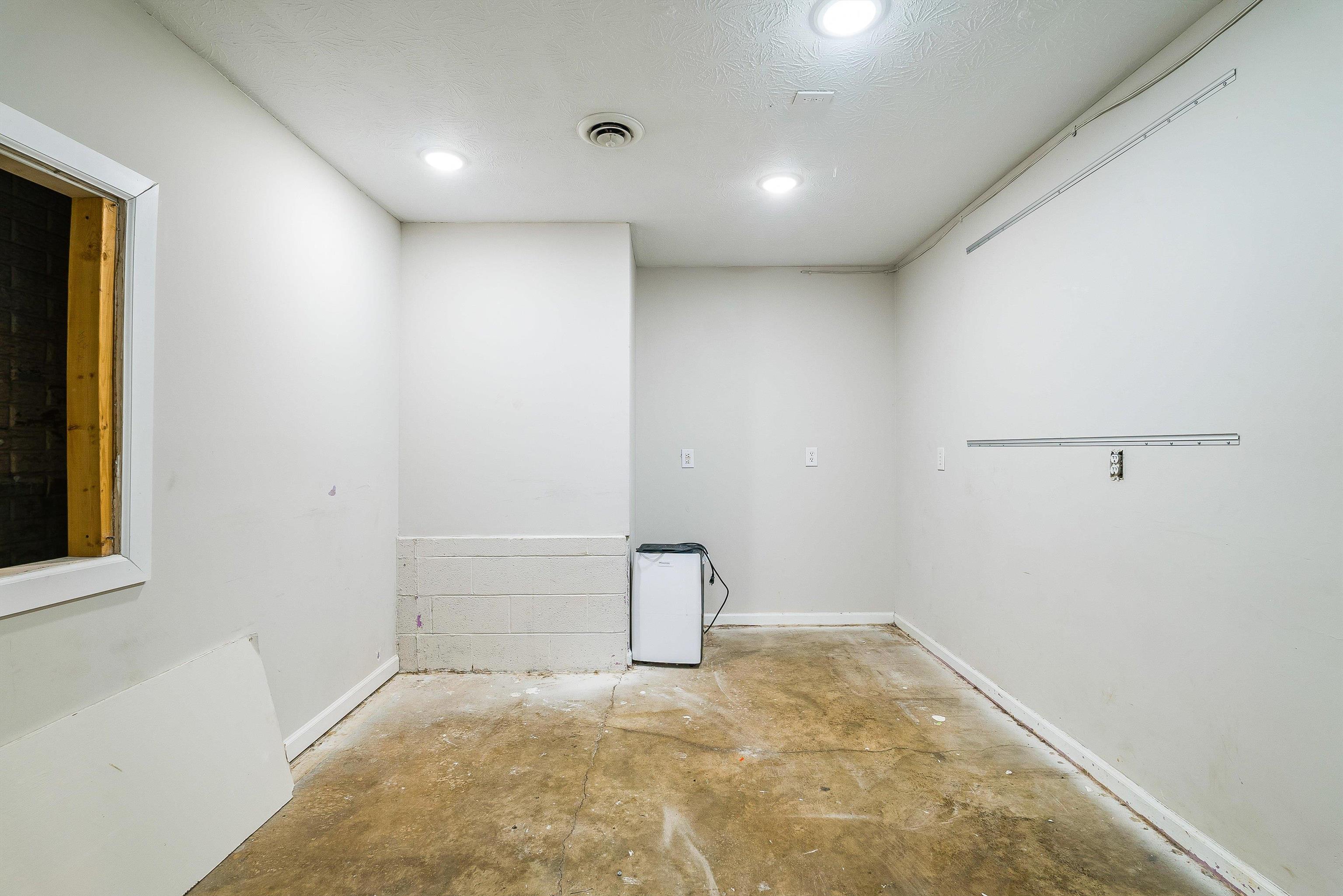 727 LEE HWY, VERONA, Virginia 24482, ,Commercial,727 LEE HWY,674099 MLS # 674099