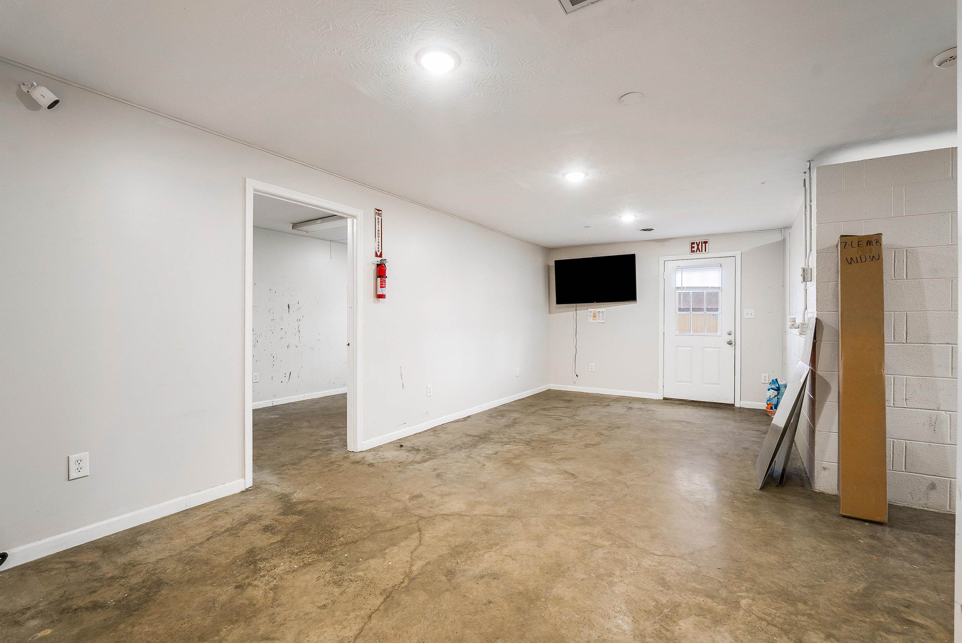 727 LEE HWY, VERONA, Virginia 24482, ,Commercial,727 LEE HWY,674099 MLS # 674099