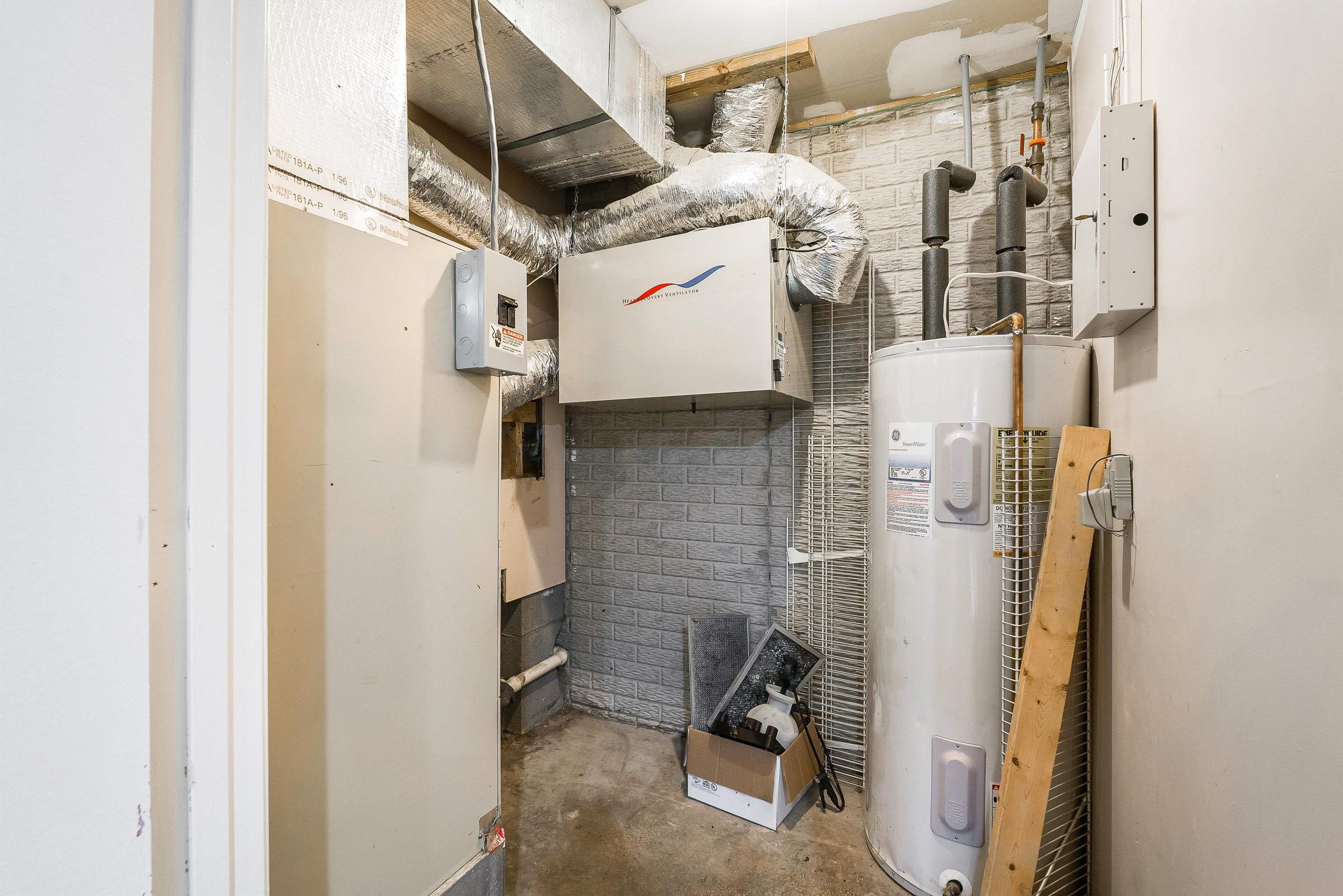 727 LEE HWY, VERONA, Virginia 24482, ,Commercial,727 LEE HWY,674099 MLS # 674099