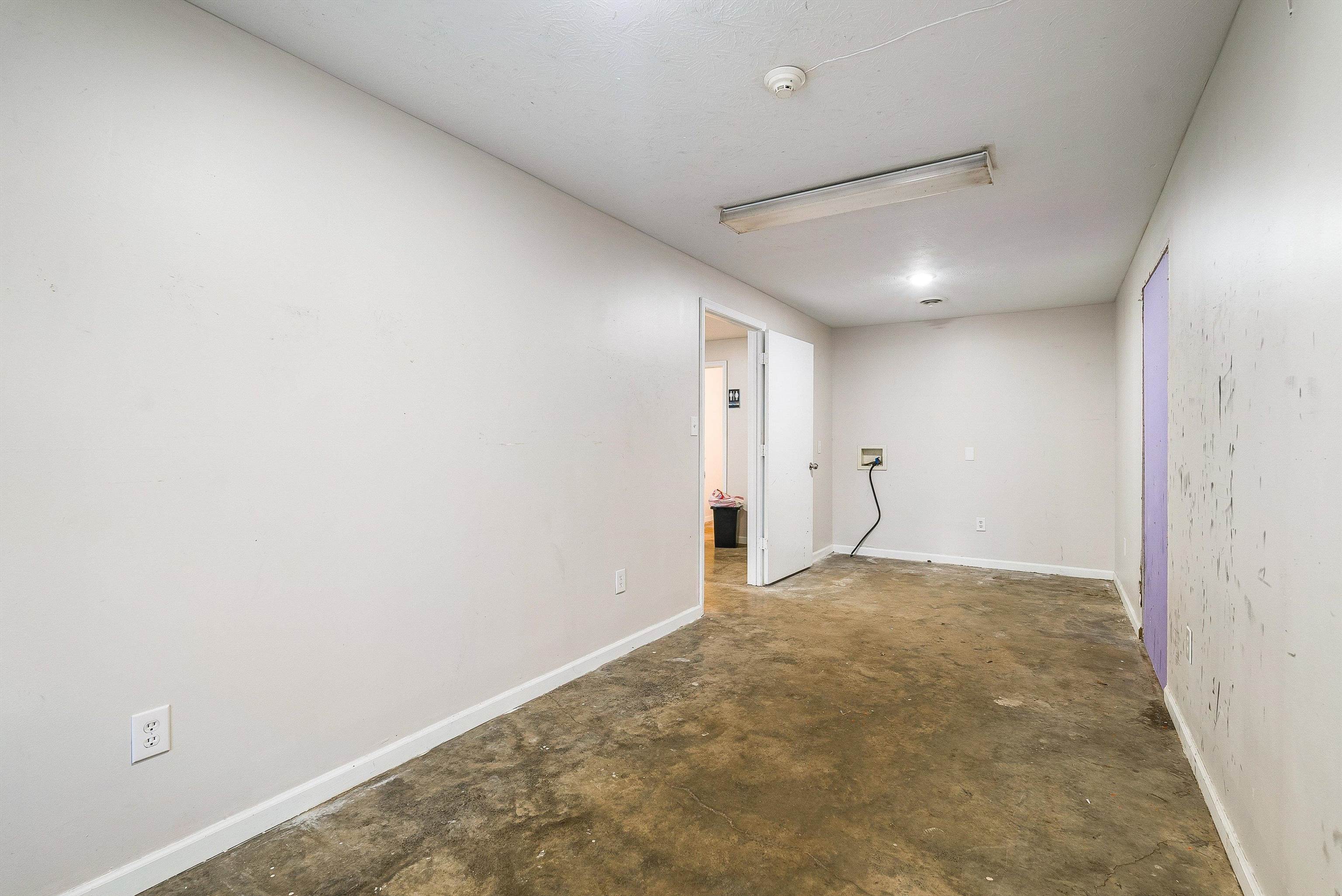 727 LEE HWY, VERONA, Virginia 24482, ,Commercial,727 LEE HWY,674099 MLS # 674099