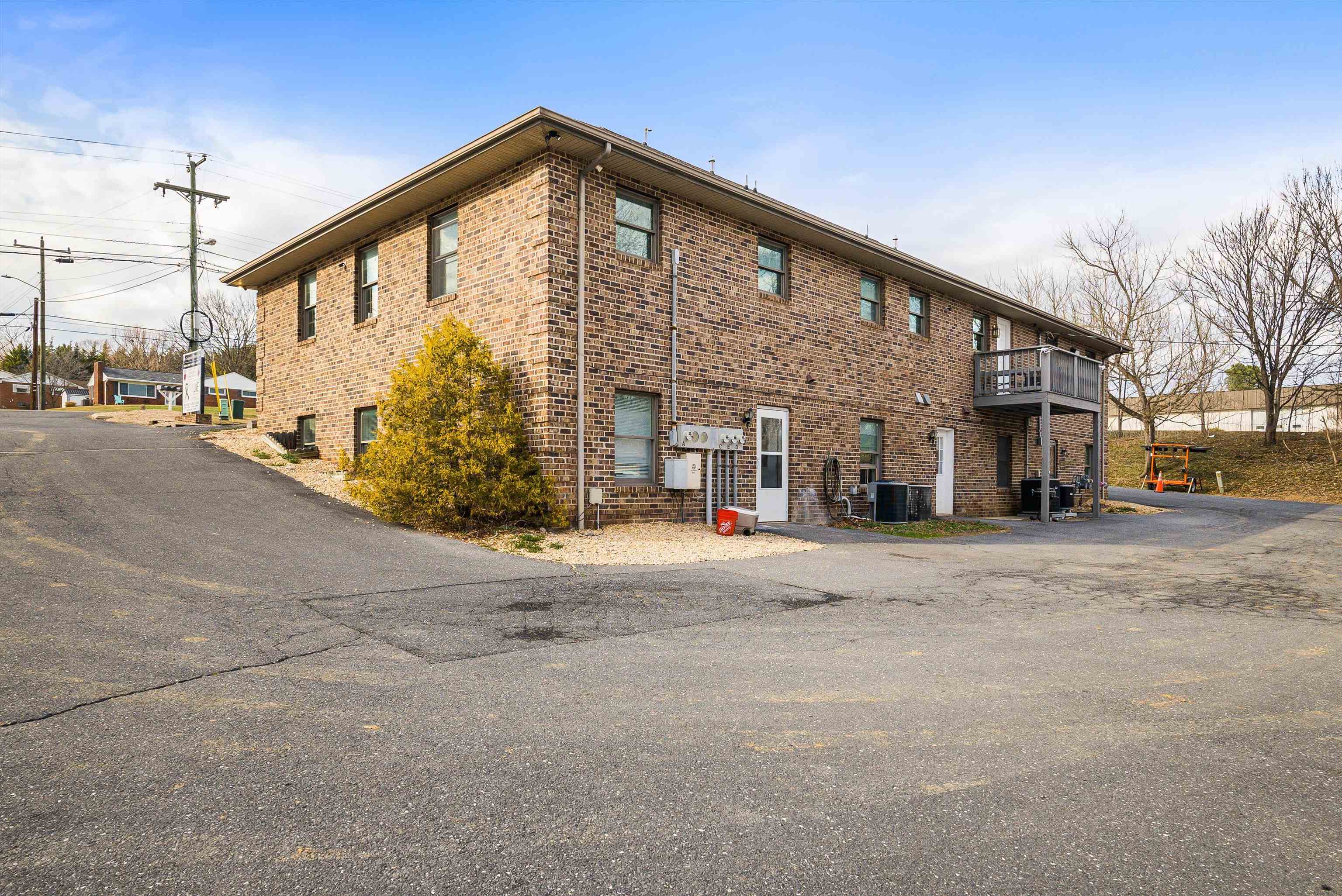 727 LEE HWY, VERONA, Virginia 24482, ,Commercial,727 LEE HWY,674099 MLS # 674099