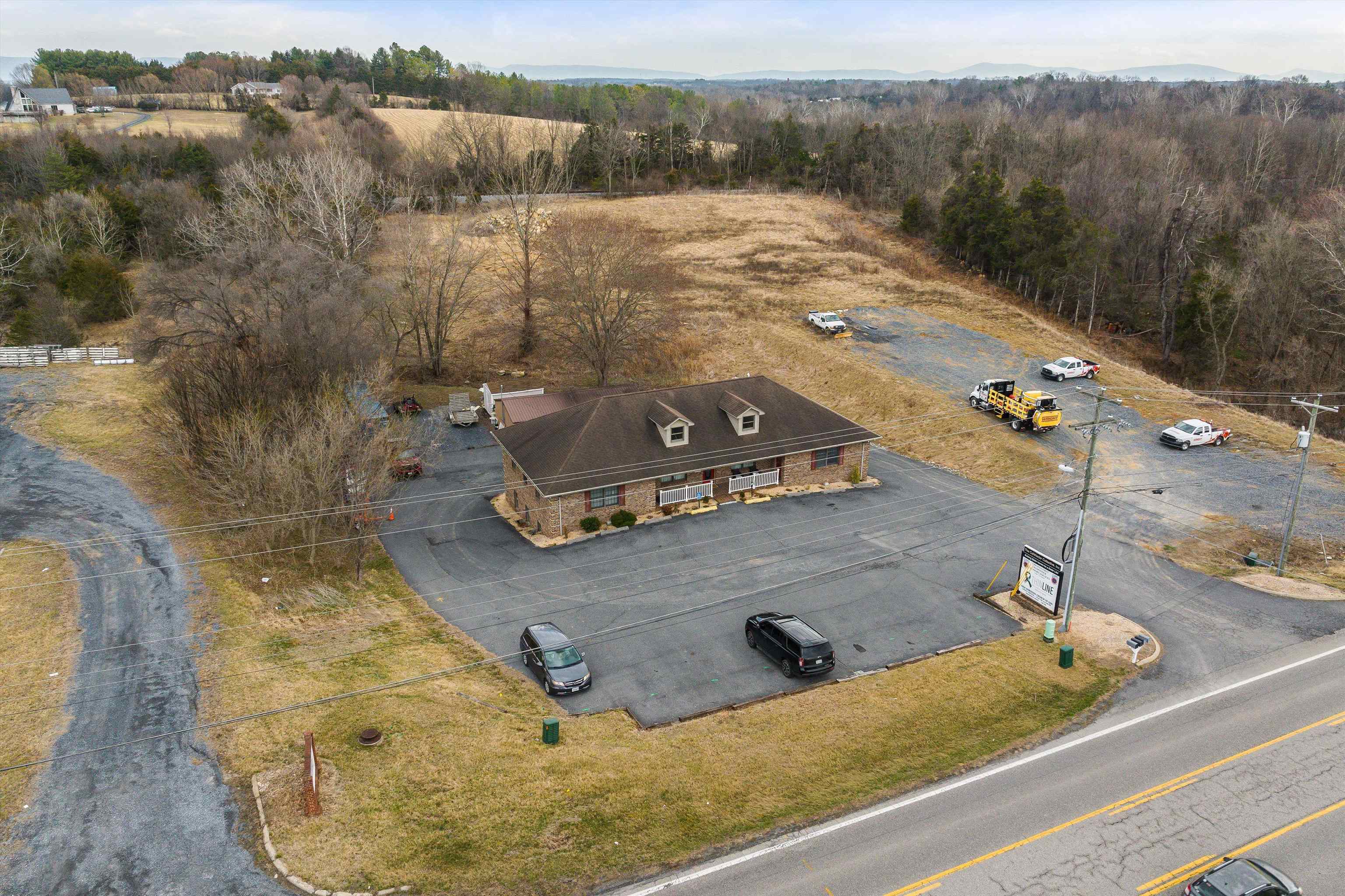 727 LEE HWY, VERONA, Virginia 24482, ,Commercial,727 LEE HWY,674099 MLS # 674099